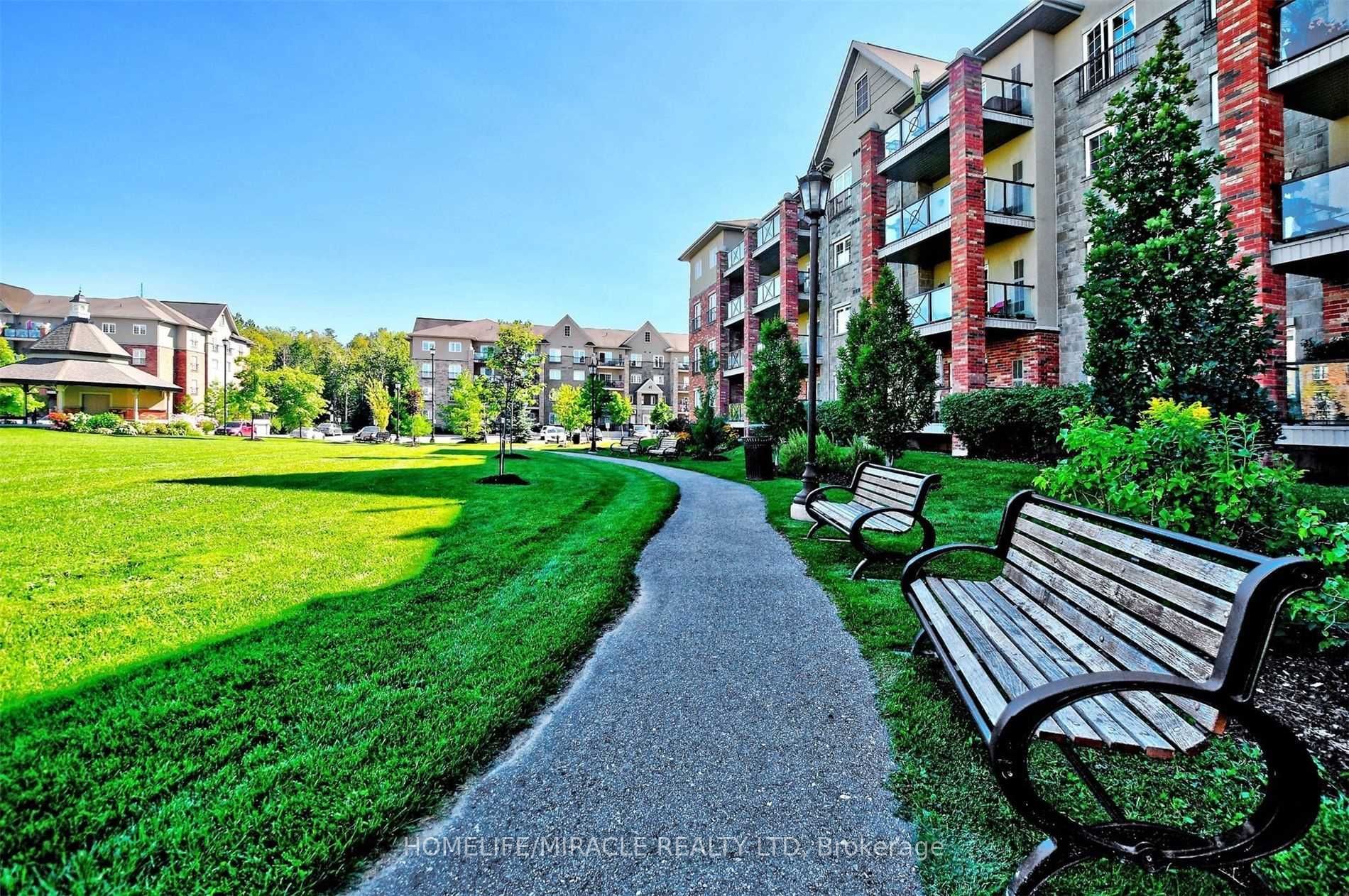 39 Ferndale Drive S 303, Barrie, ON L4N 5W9