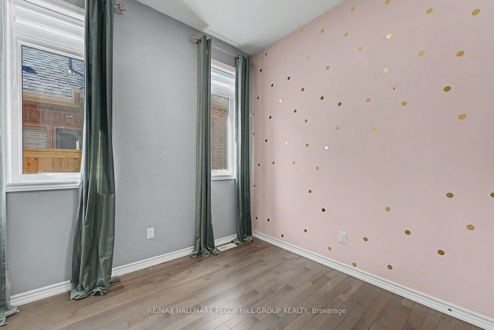 96 Redmond Crescent, Springwater, ON L9X 1Z8