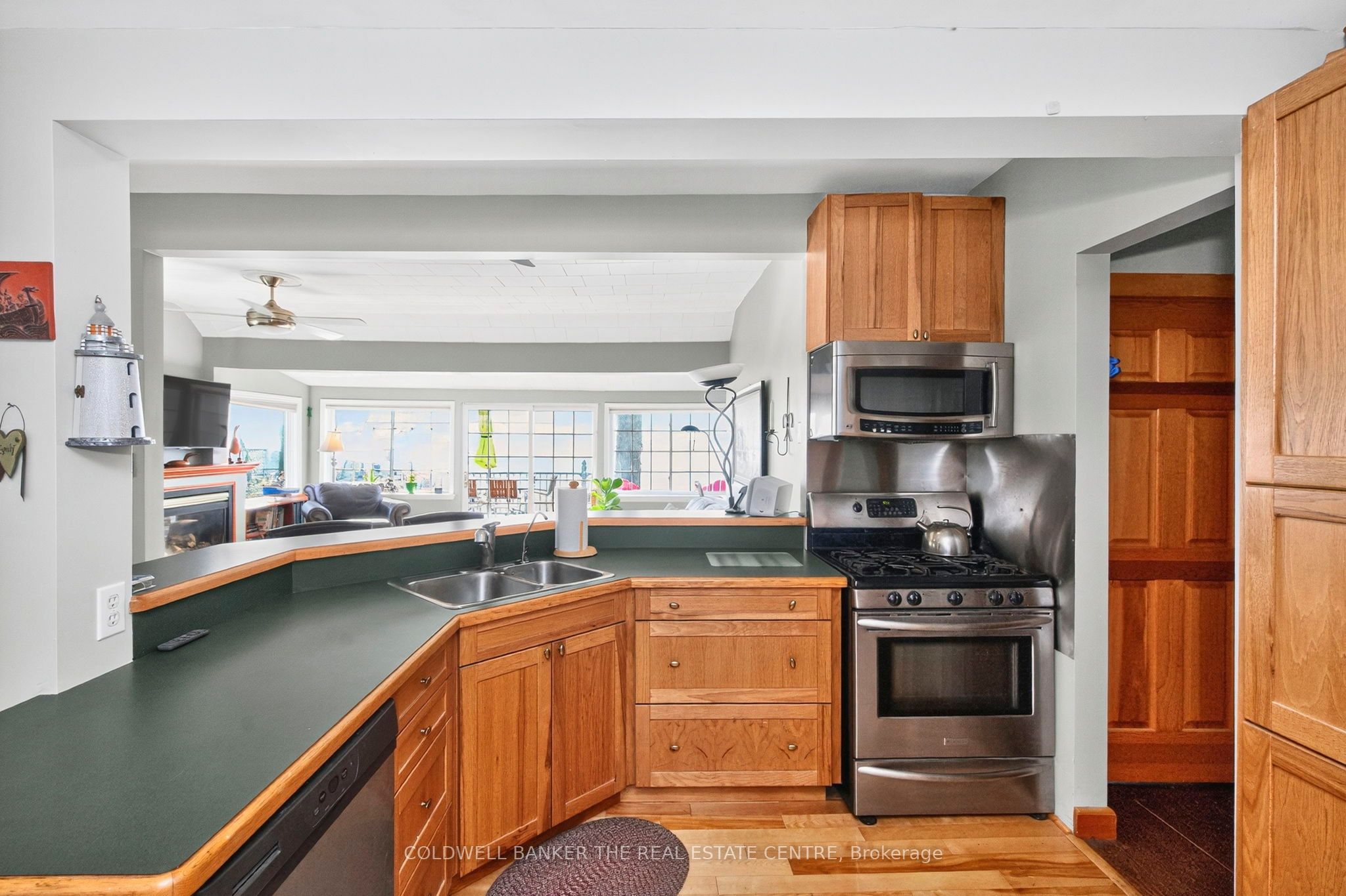 115 Lakeshore Road W, Oro-Medonte, ON L0L 2E0