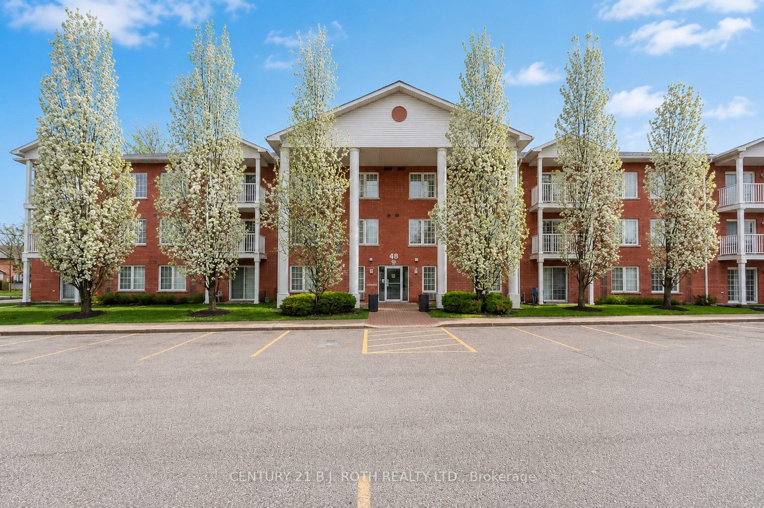 49 Jacobs Terrace 114, Barrie, ON L4N 0W4
