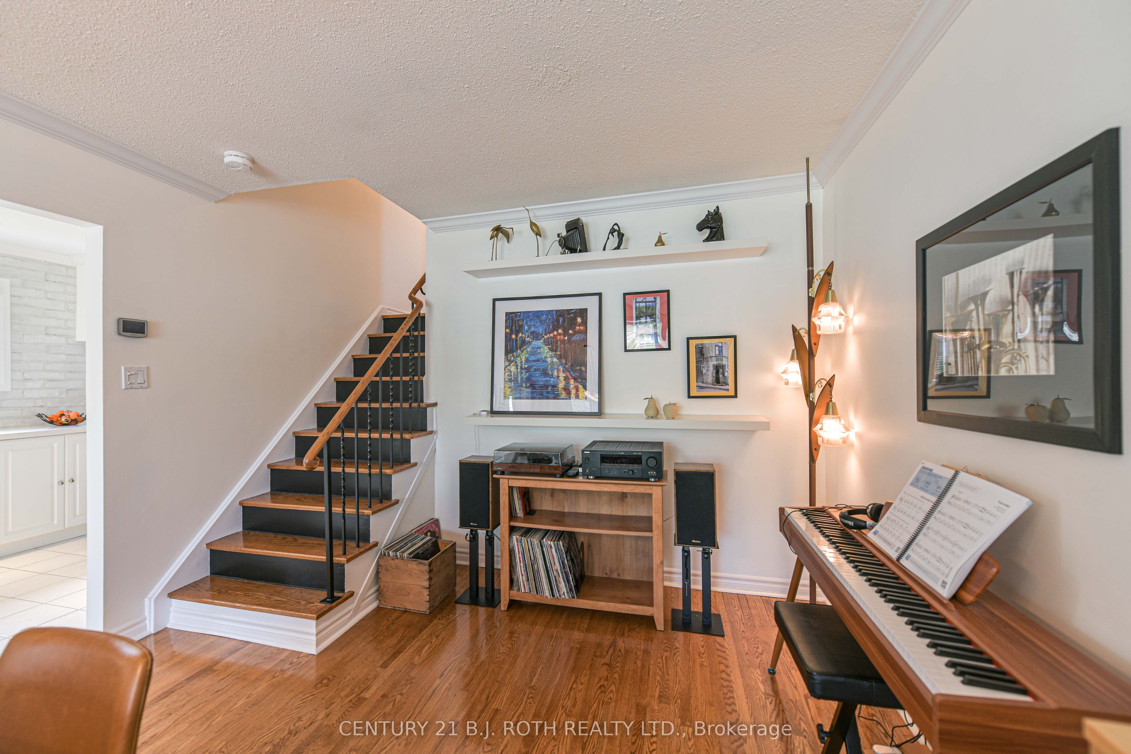 15 Glenecho Drive, Barrie, ON L4M 4J2