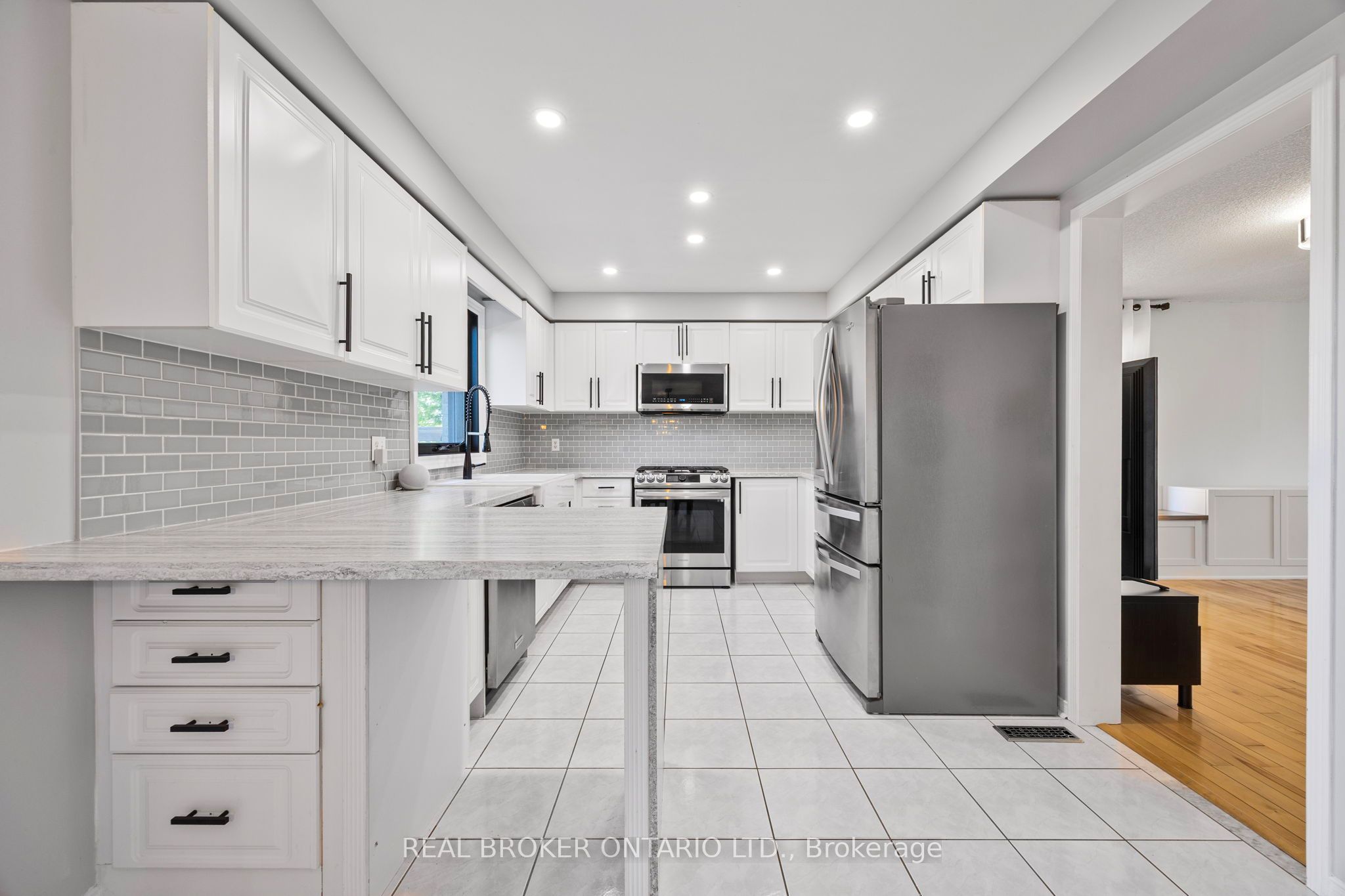 32 Black Willow Drive, Barrie, ON L4N 9M2