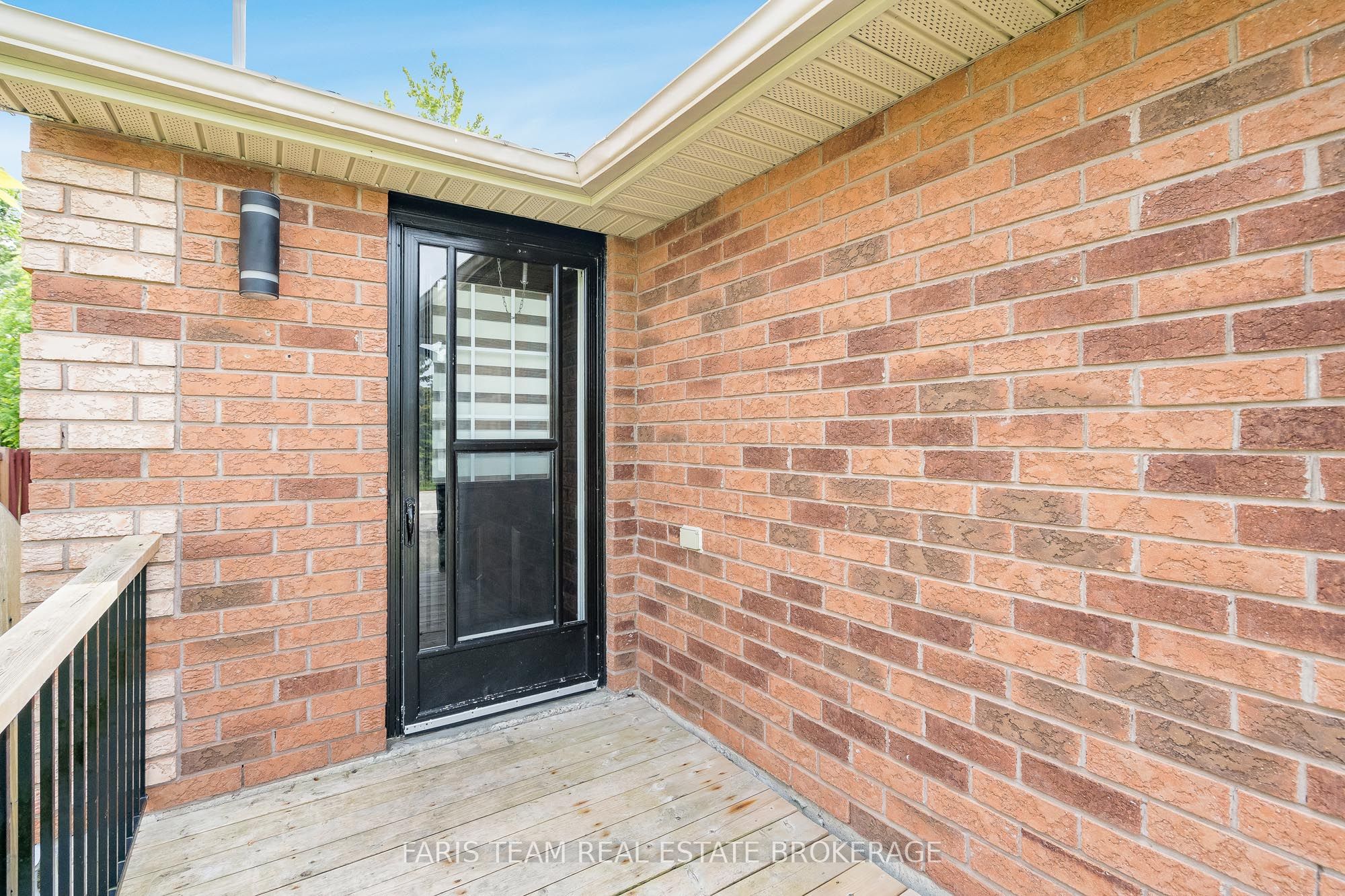 19 Seymour Crescent, Barrie, ON L4N 8N4