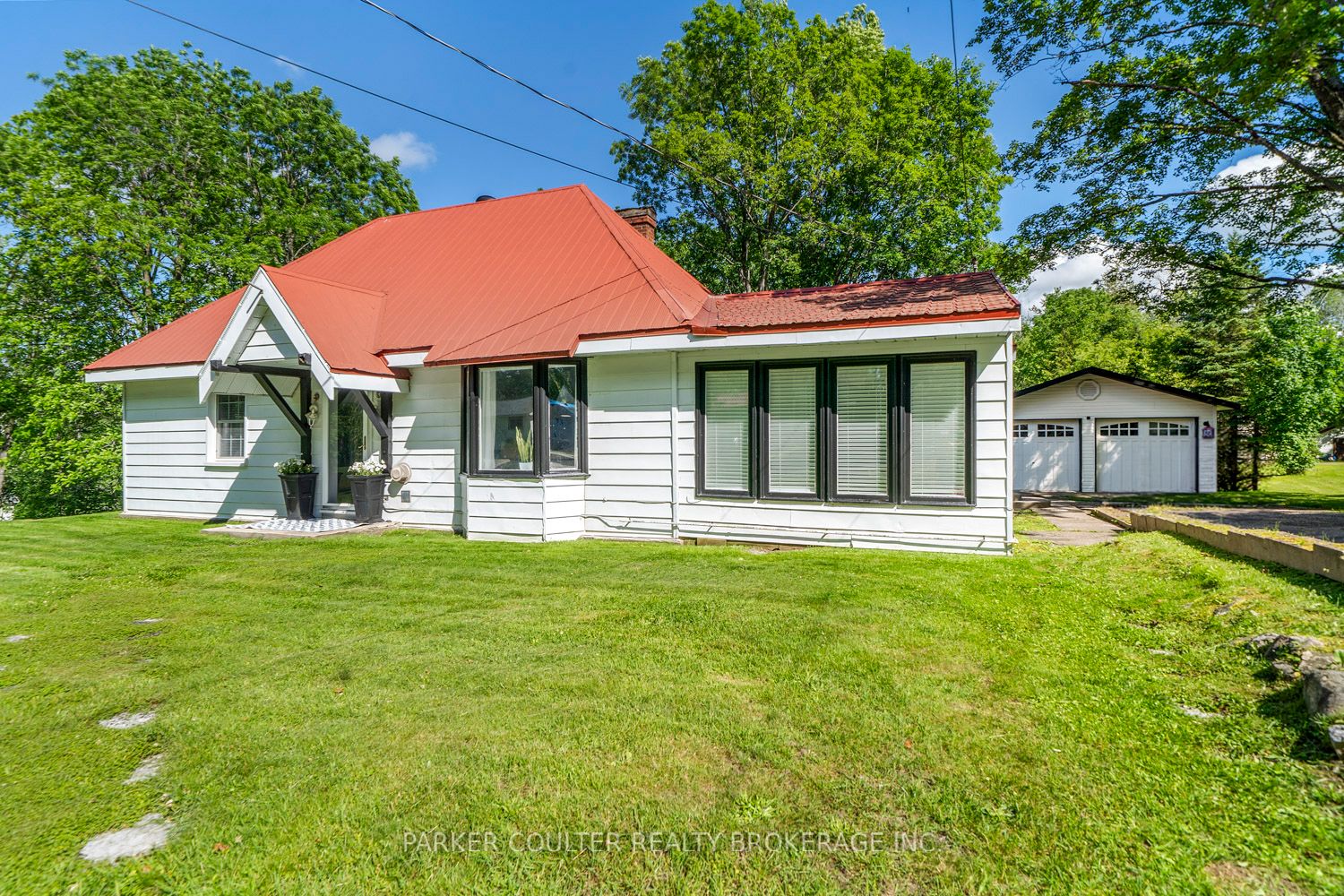 251 Mountain Avenue, Tay, ON L0K 2C0