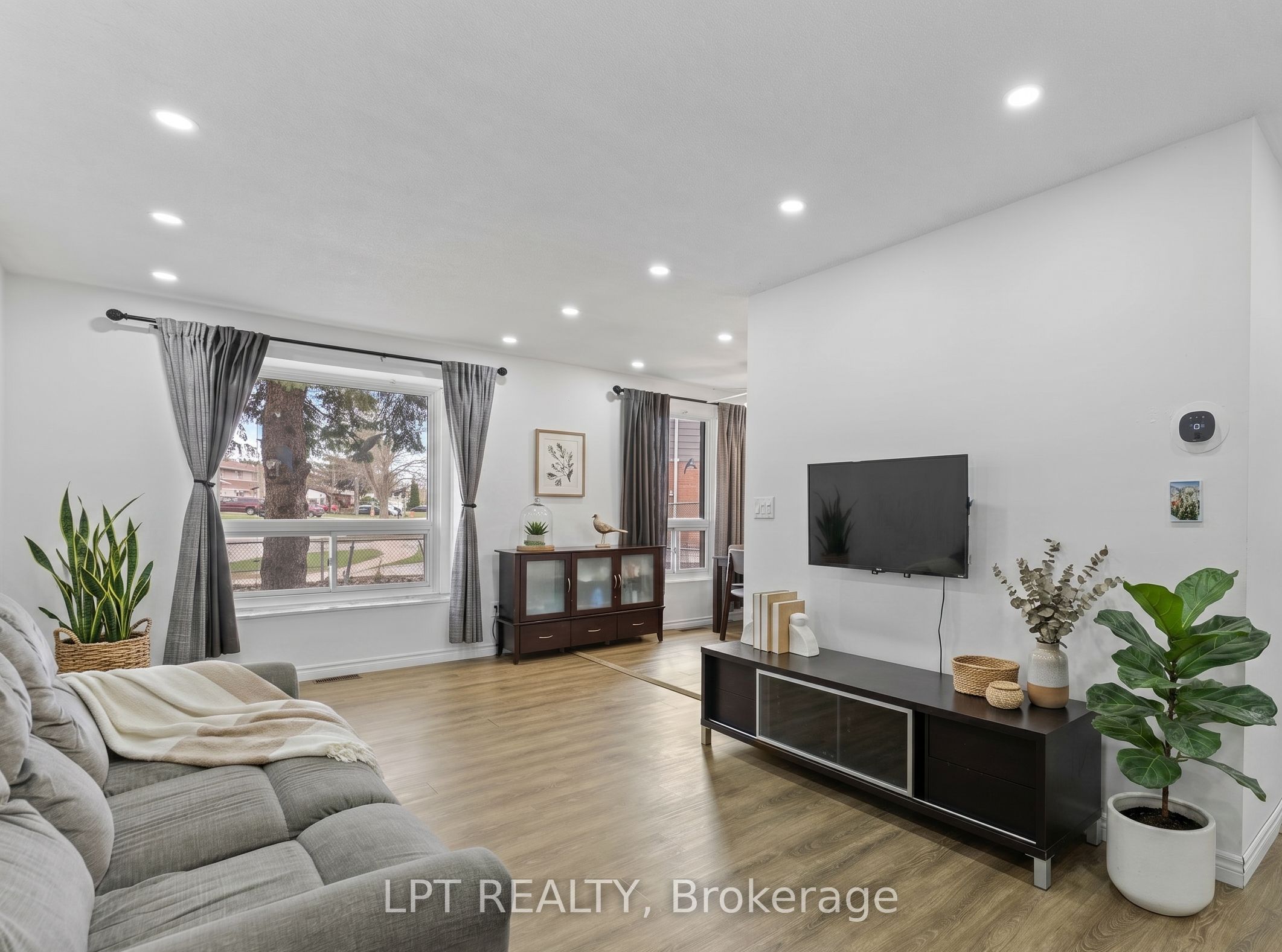 55H Chaucer Crescent, Barrie, ON L4N 4T8