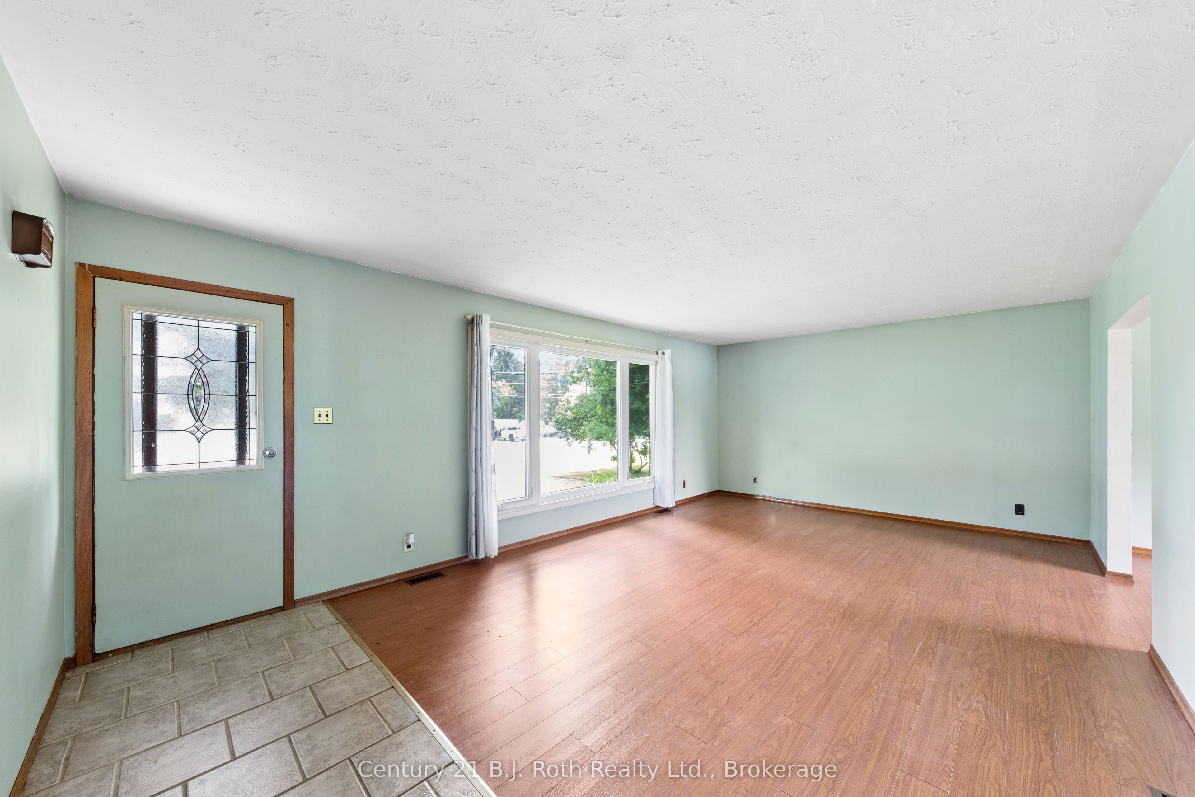 8240 93 Highway, Tiny, ON L0K 2E1