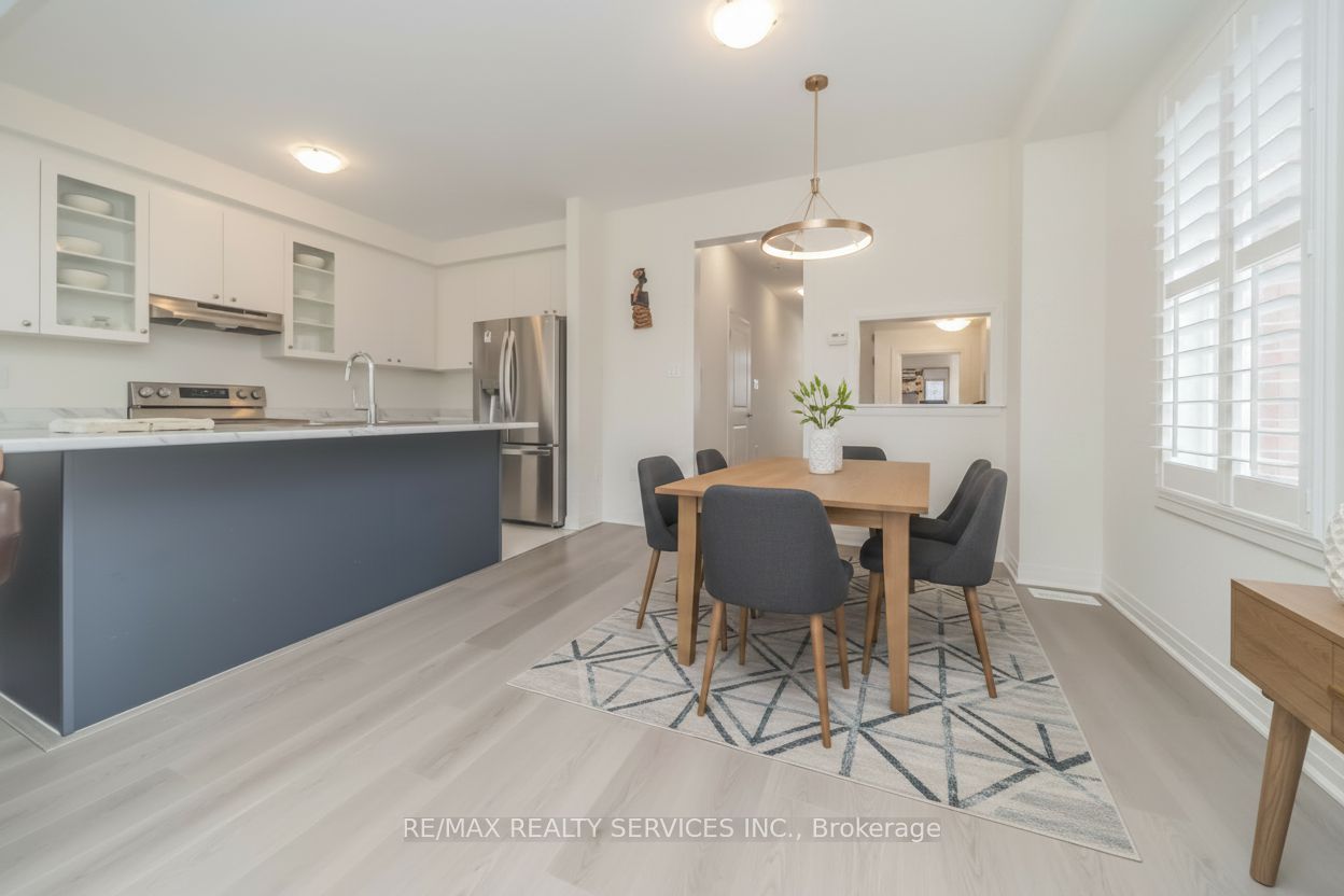 69 Kirkwood Way, Barrie, ON L9J 0K7