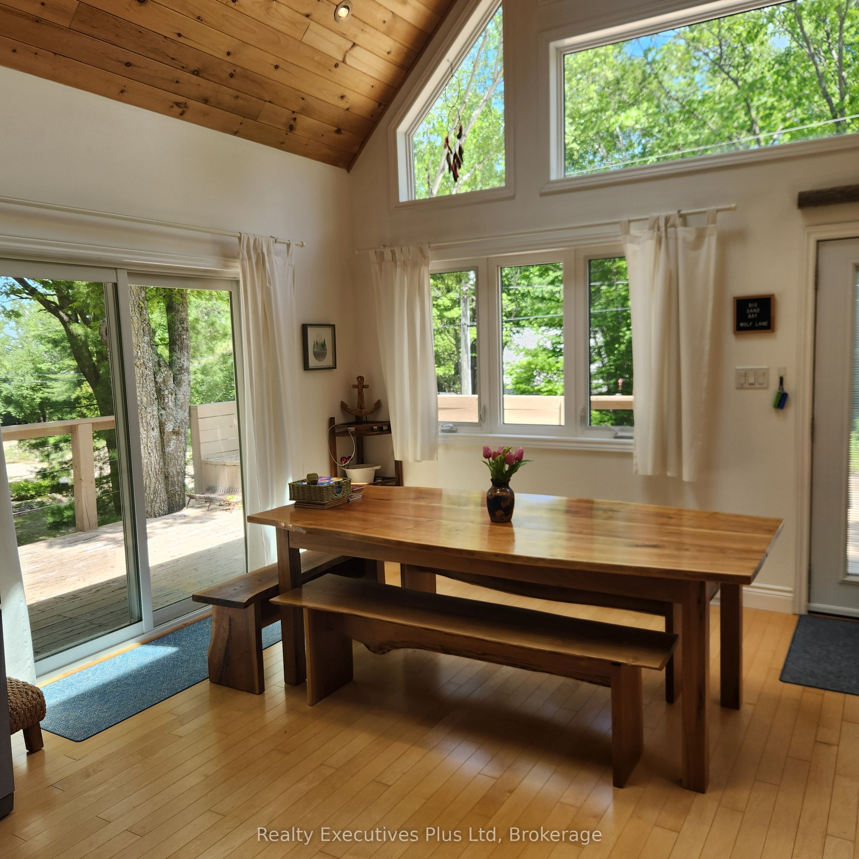 5 Myiinggans Miikaan Lane, Christian Island 30, ON L9M 0A9