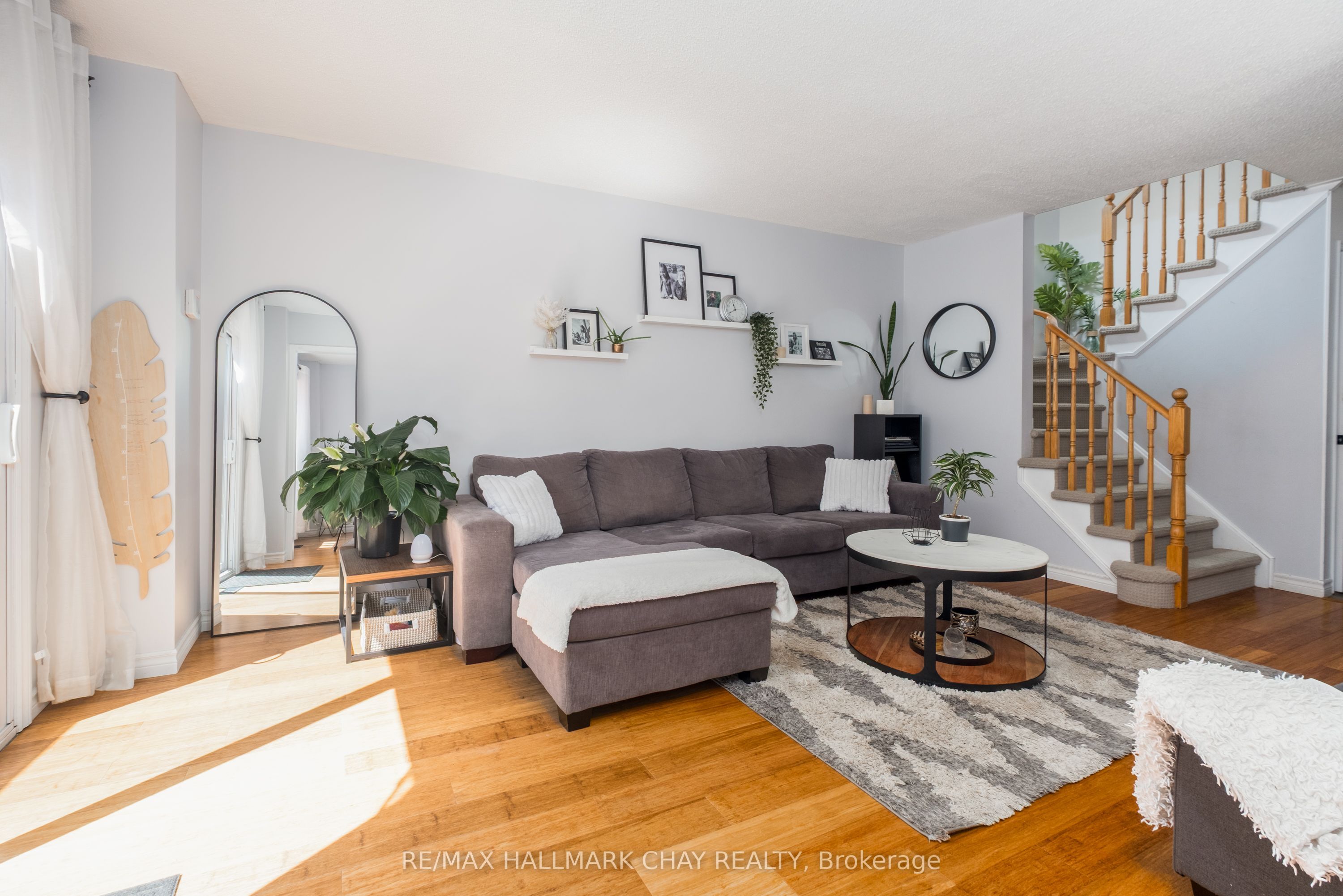54 Wallace Drive, Barrie, ON L4N 7E1