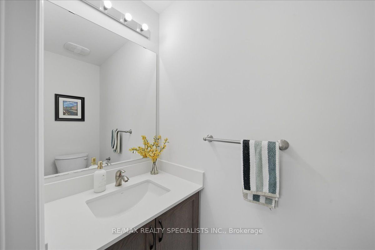 120 Durham Avenue, Barrie, ON L9J 0L8