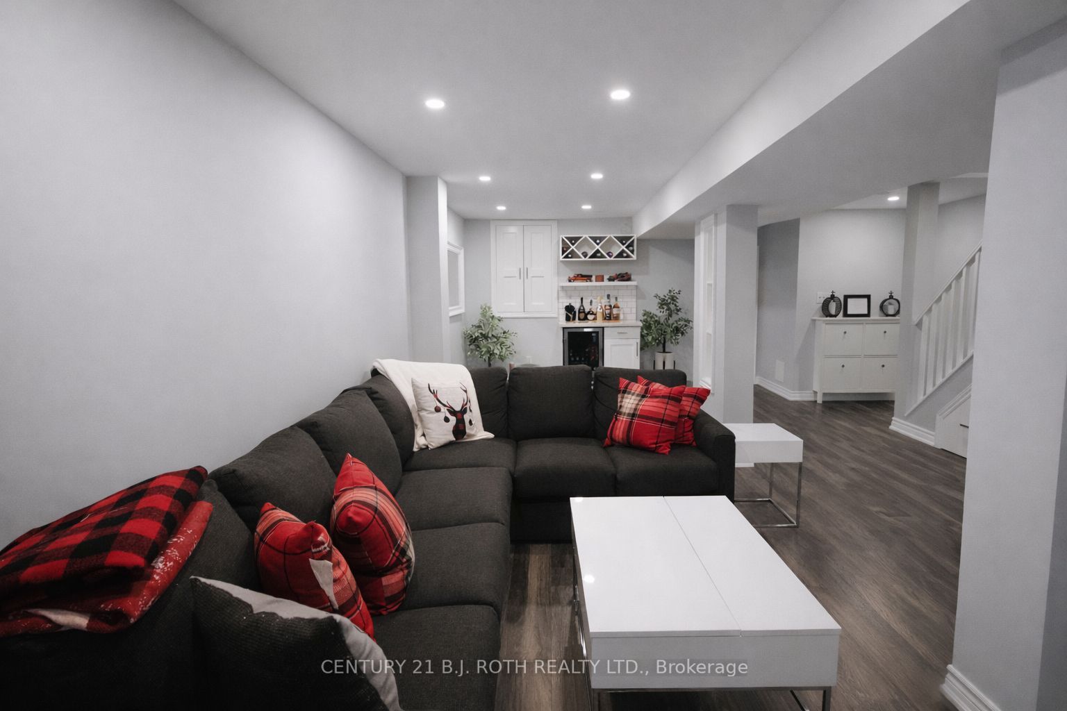 9 Laidlaw Drive N, Barrie, ON L4N 7S1