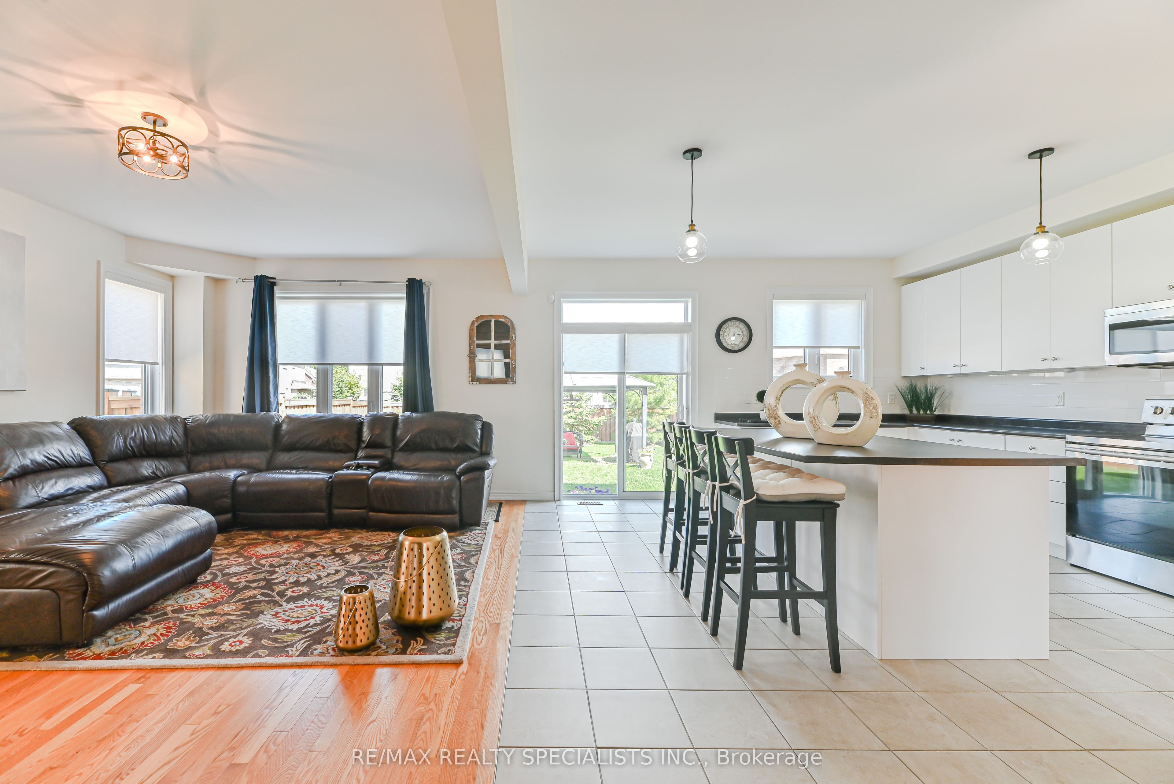 9 Academy Avenue, Wasaga Beach, ON L9Z 1J4