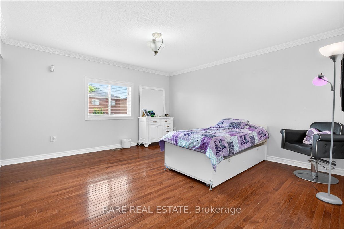 7 Michelle Drive, Barrie, ON L4N 5Y1