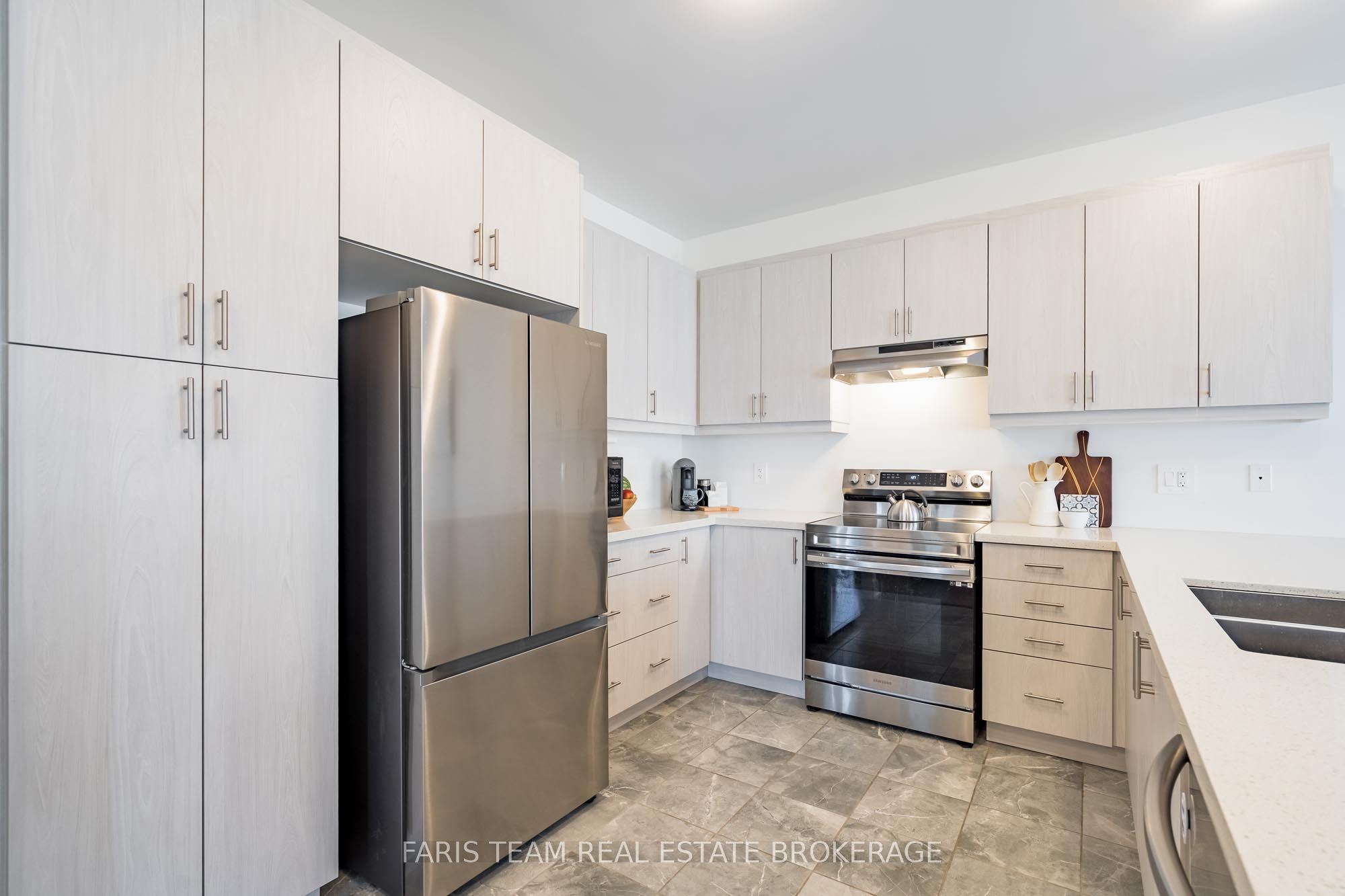 77 Alaskan Heights, Barrie, ON L9J 0H9