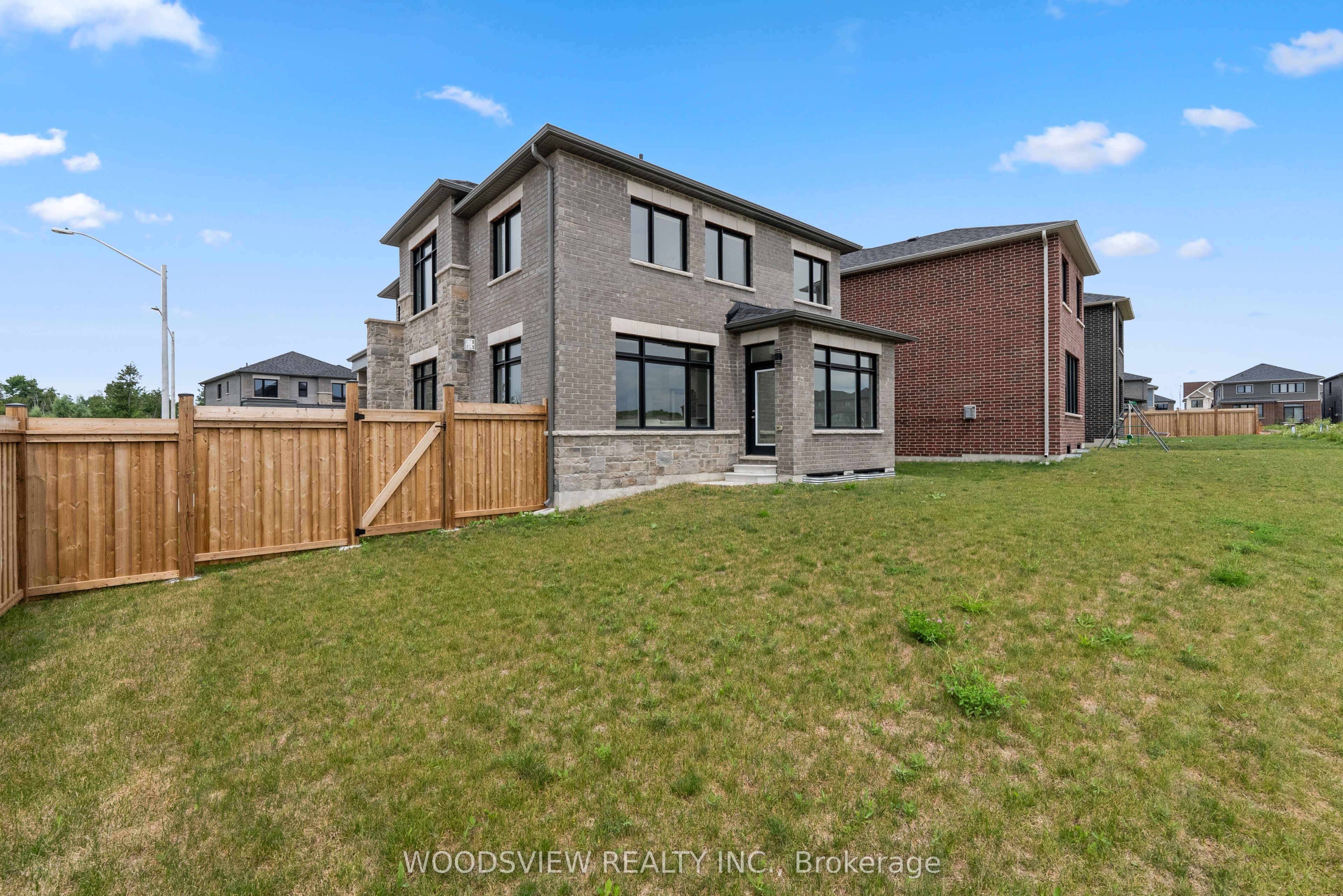 91 Thicketwood Avenue, Barrie, ON L9J 0W8