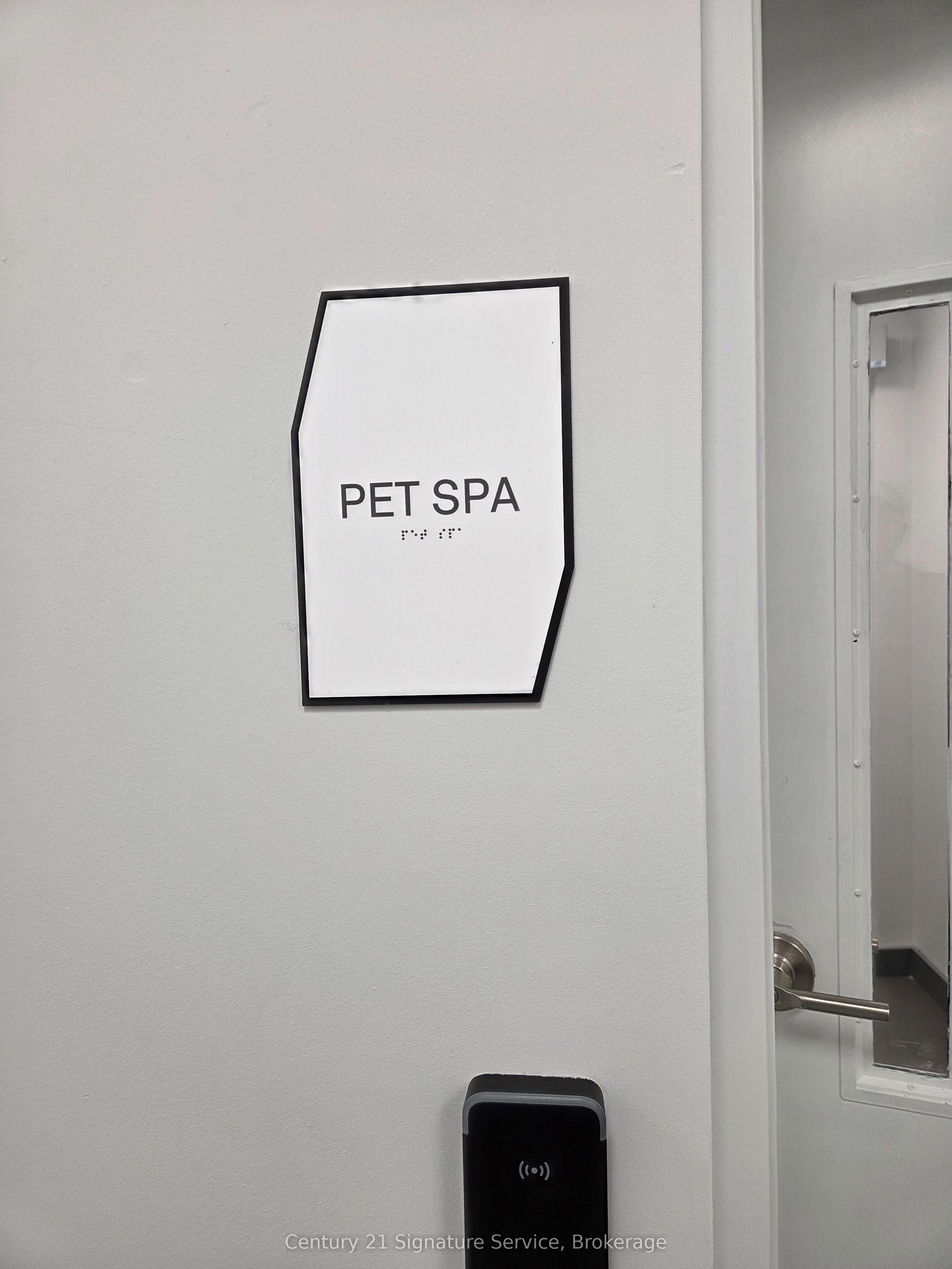 2485 Eglinton Avenue W 504, Mississauga, ON L5M 2T1