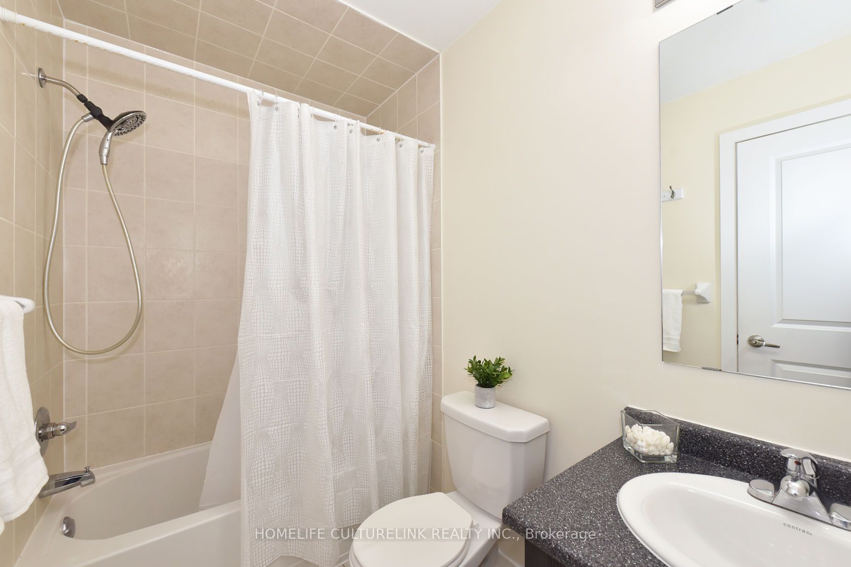 100 Parrotta Drive 89, Toronto, ON M9M 0B5