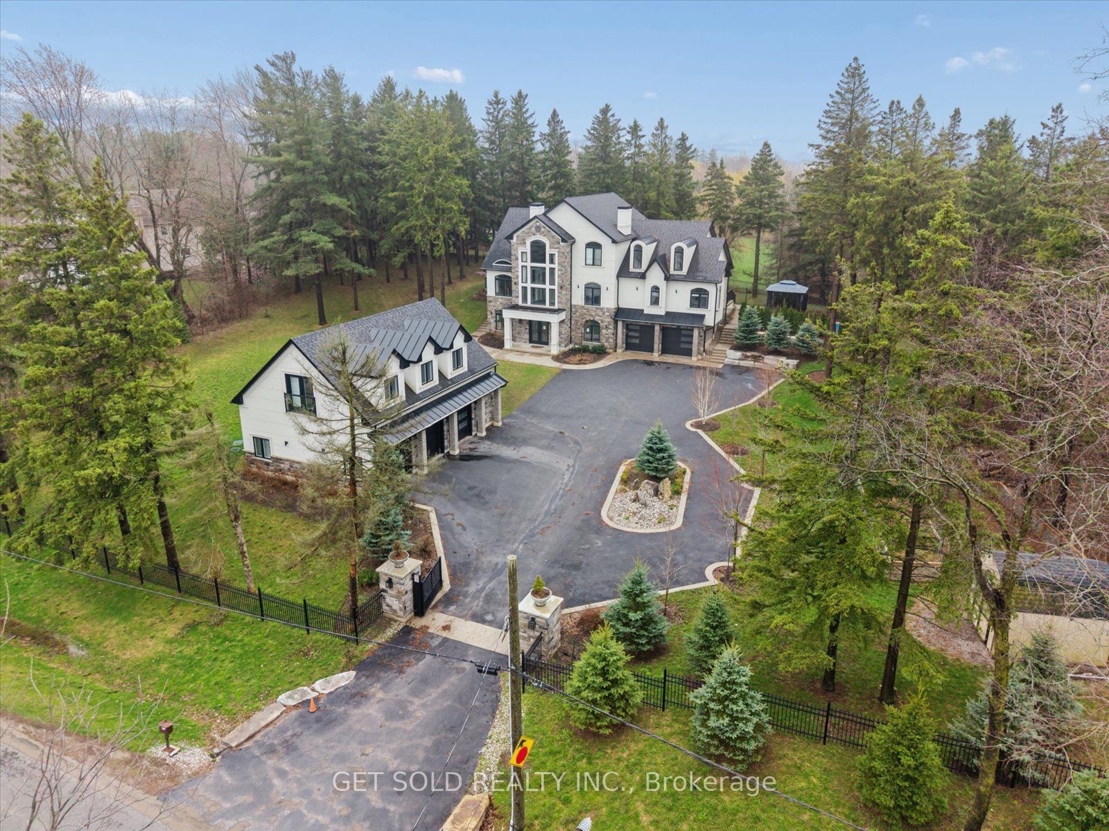5040 Mount Nemo Crescent, Burlington, ON L7M 0T6