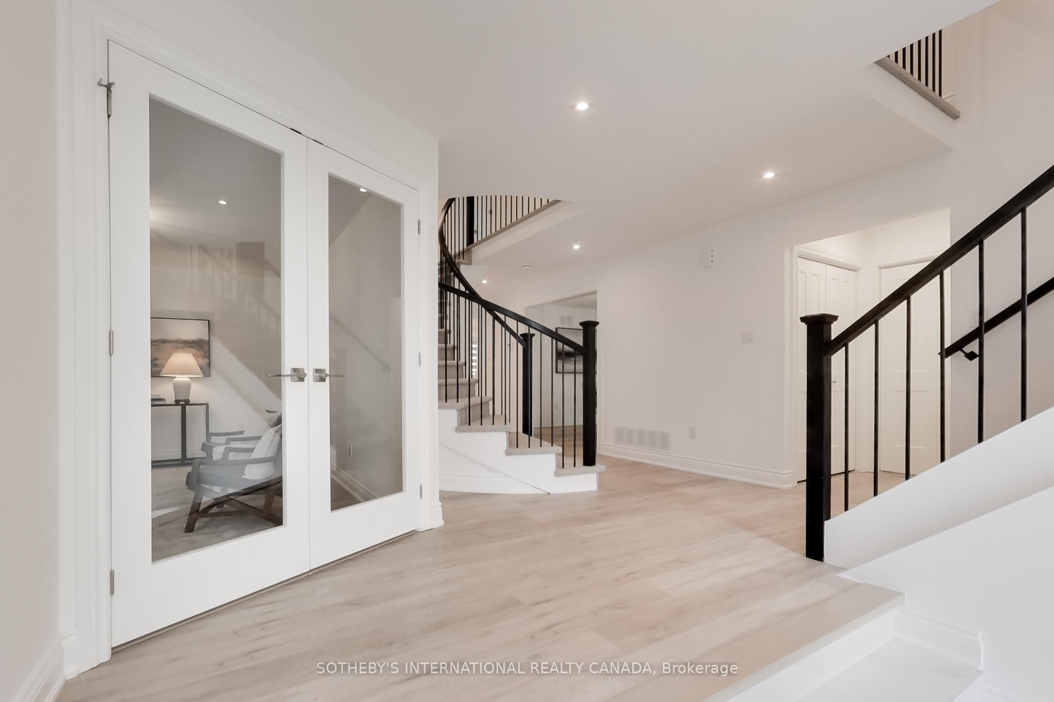 1124 Lansdown Drive, Oakville, ON L6J 7N7