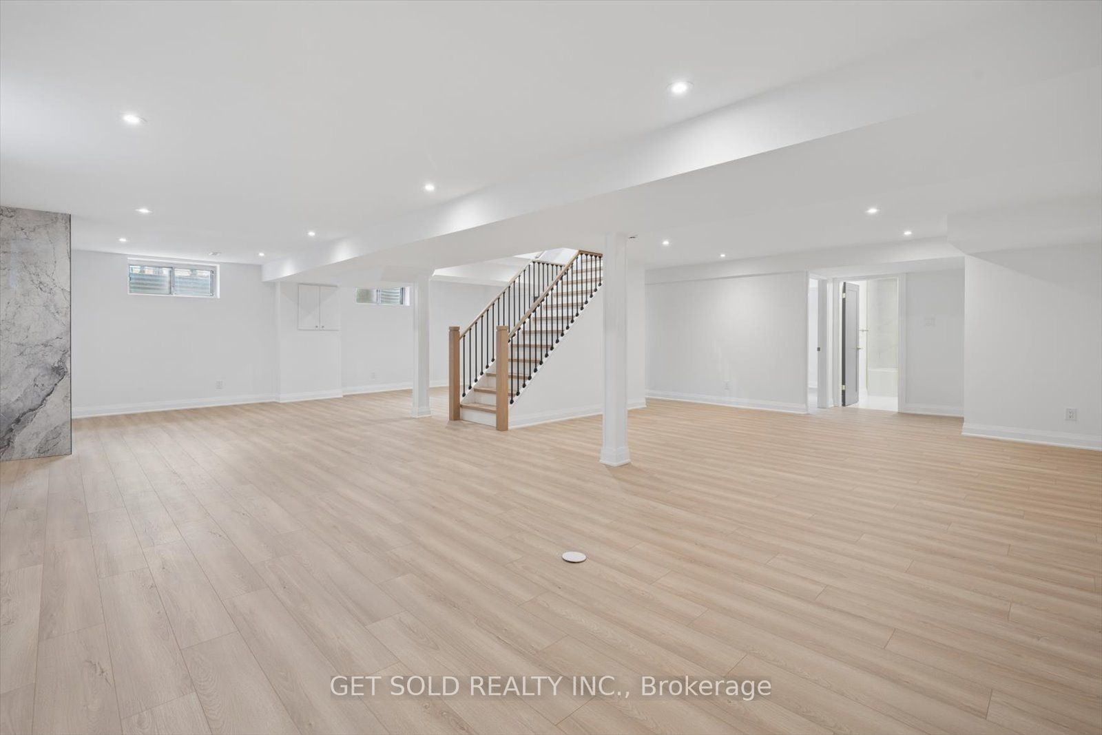 1768 Sherwood Forrest Circle, Mississauga, ON L5K 2H6