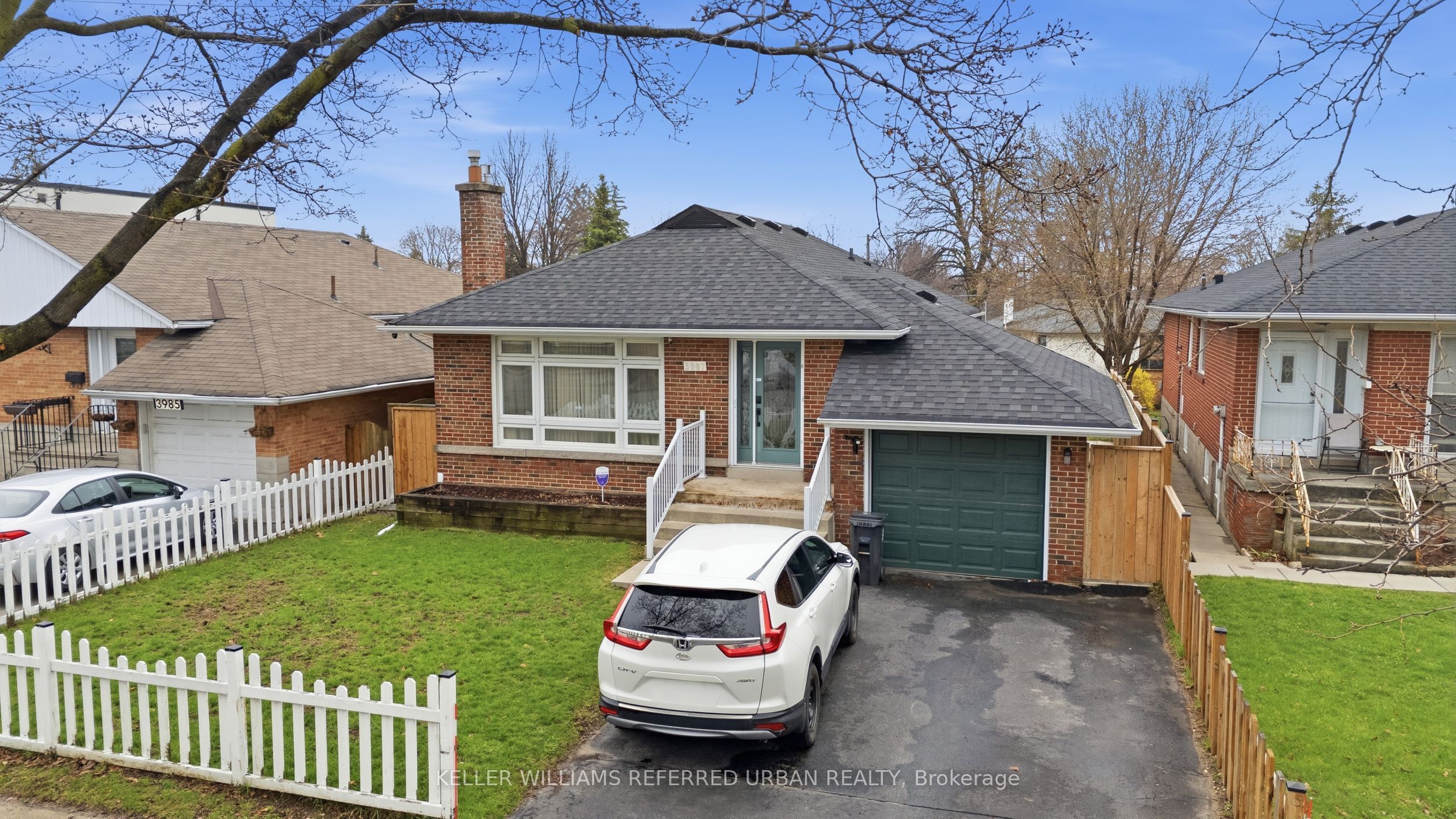 3989 Bloor Street W, Toronto, ON M9B 1M2