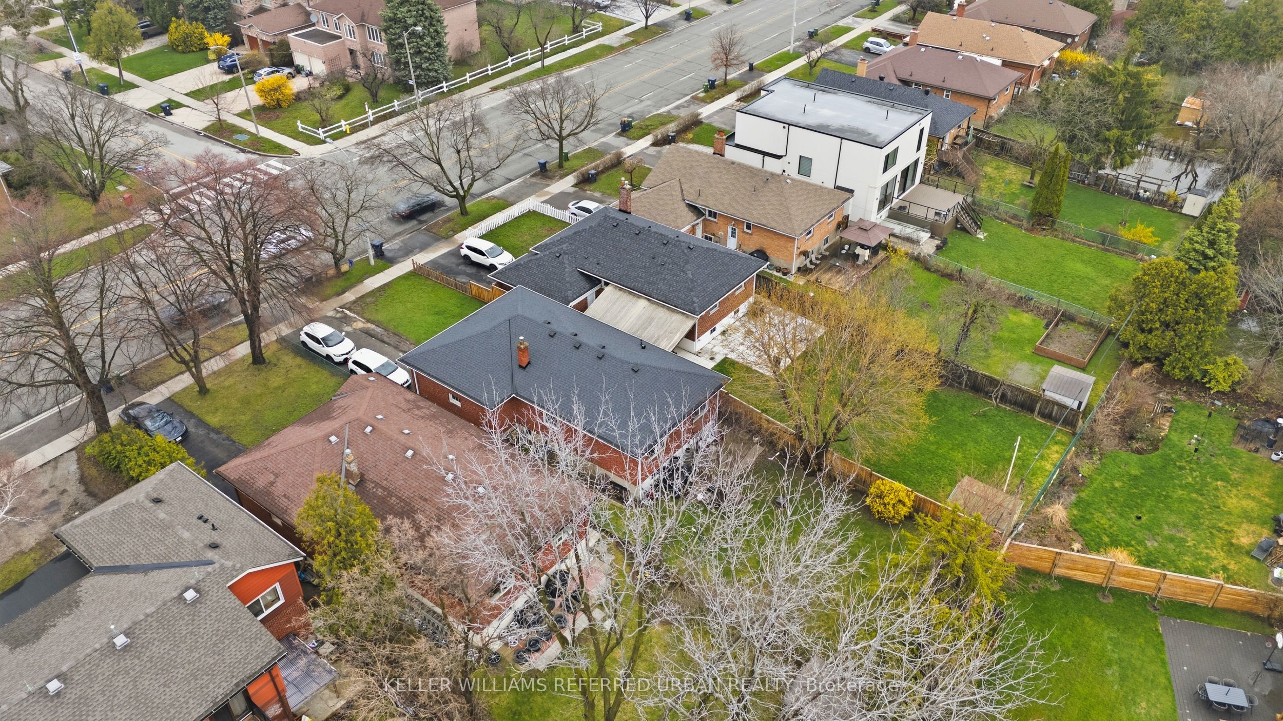3991 Bloor Street W, Toronto, ON M9B 1M2
