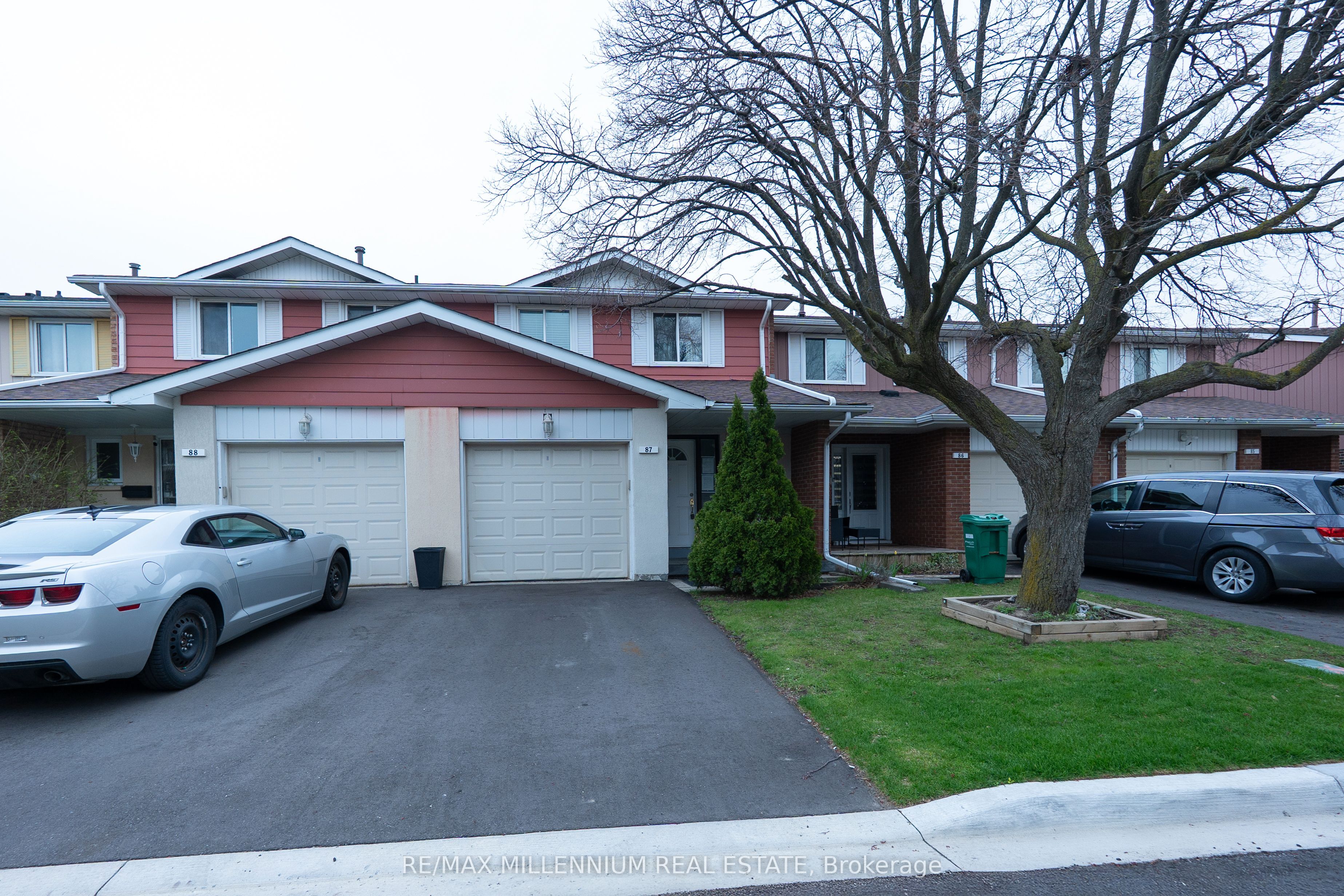 87 Carisbrooke Court 87, Brampton, ON L6S 3K1