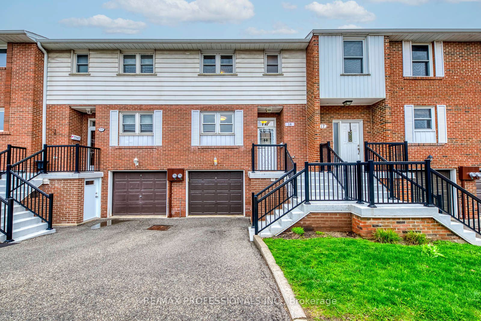 17 Centennial Park Road 18, Toronto, ON M9C 4W8