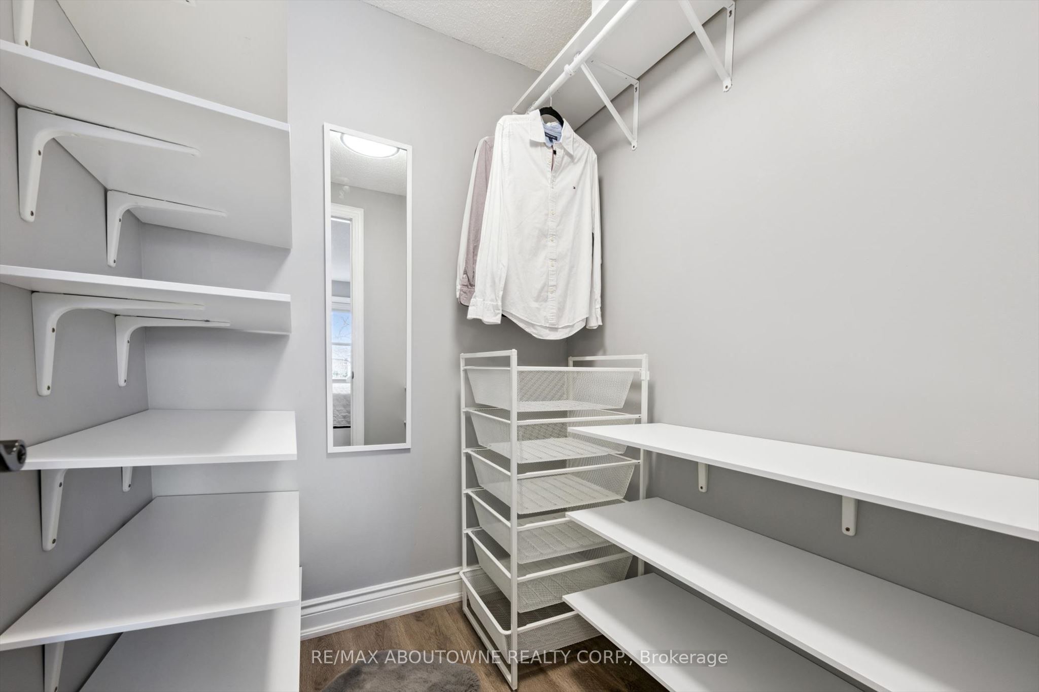 395 Maidstone Crescent, Oakville, ON L6M 1C1