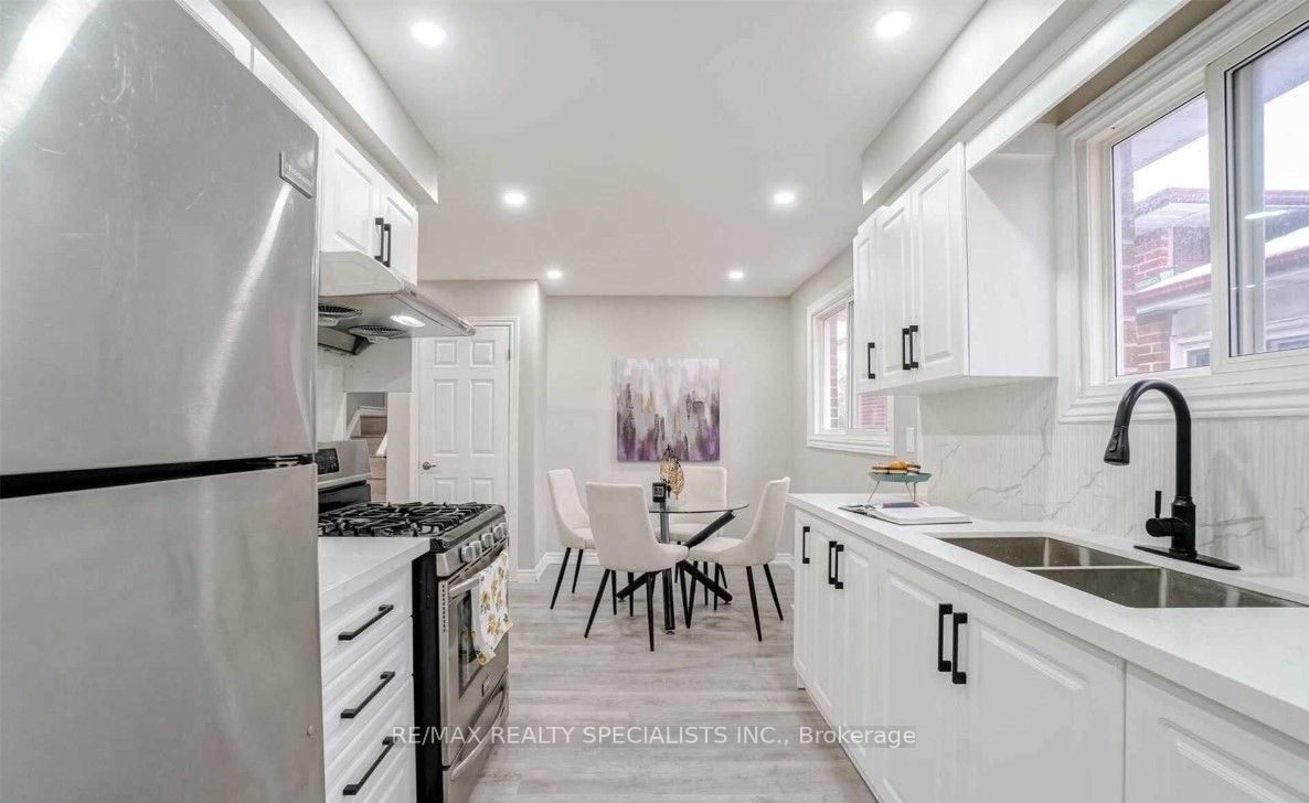 52 Maplehurst Square, Brampton, ON L6Z 1J6