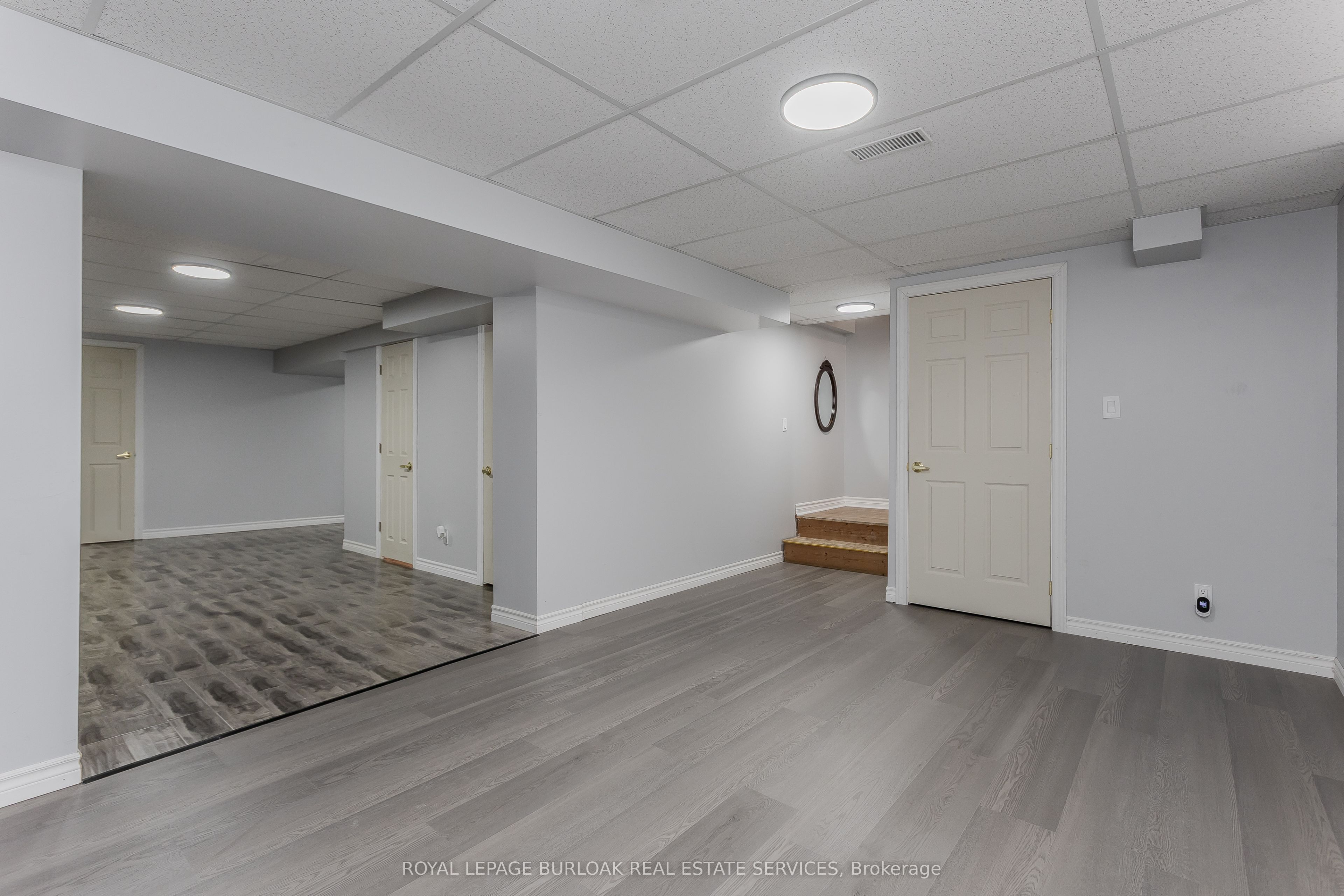 283 Vilma Drive, Oakville, ON L6L 3J9