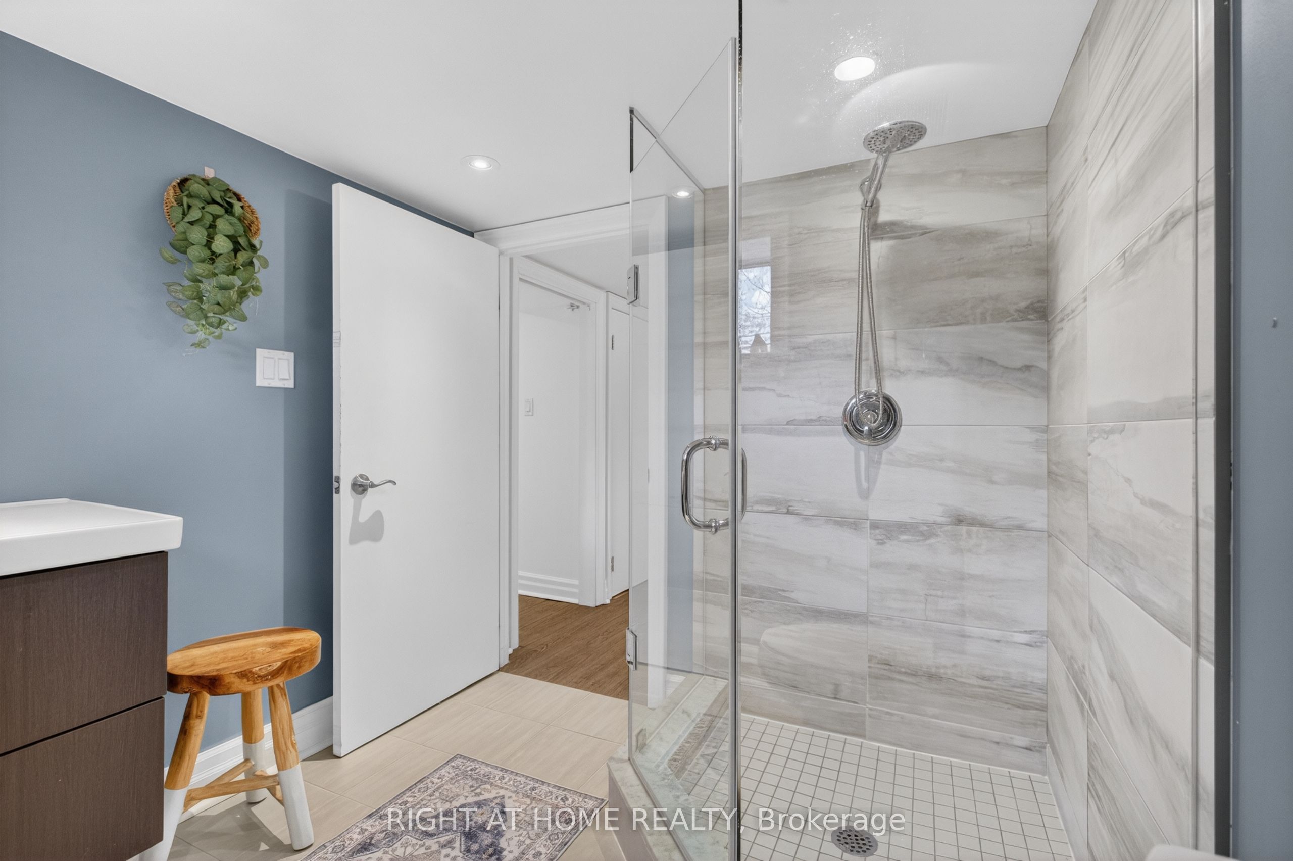 77 Elma Street, Toronto, ON M8V 1X9