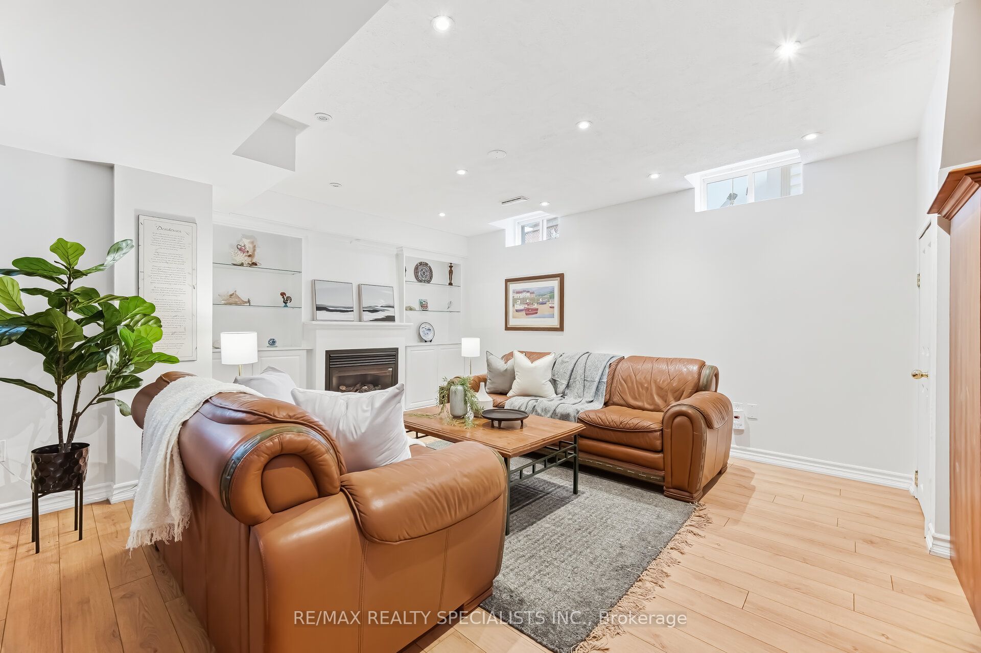 1169 Barnswallow Court, Mississauga, ON L5V 2J6