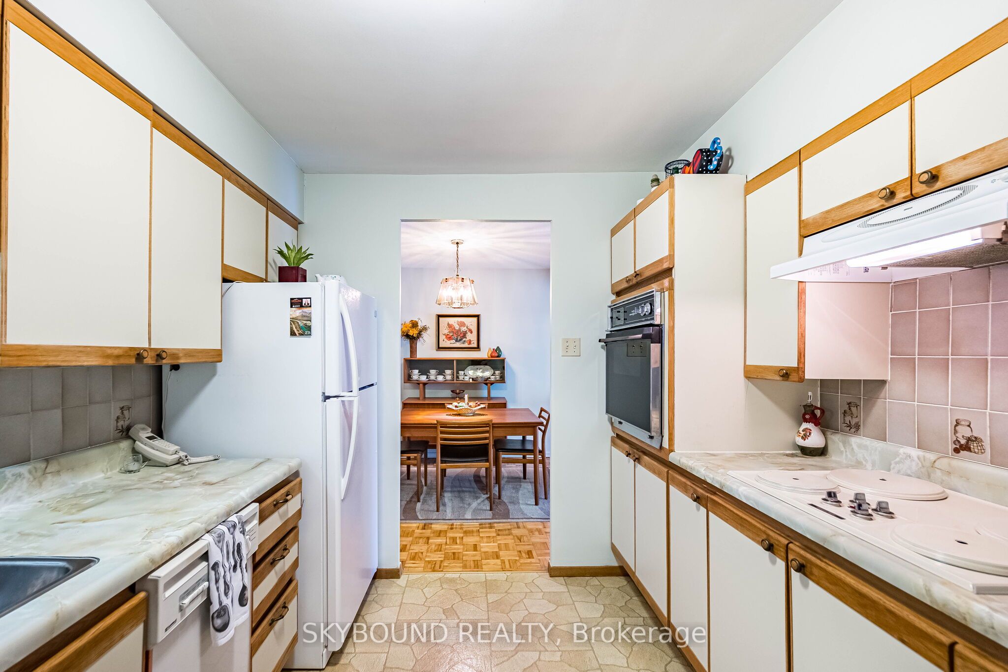 15 N Elizabeth Street N 305, Mississauga, ON L5G 2Z3