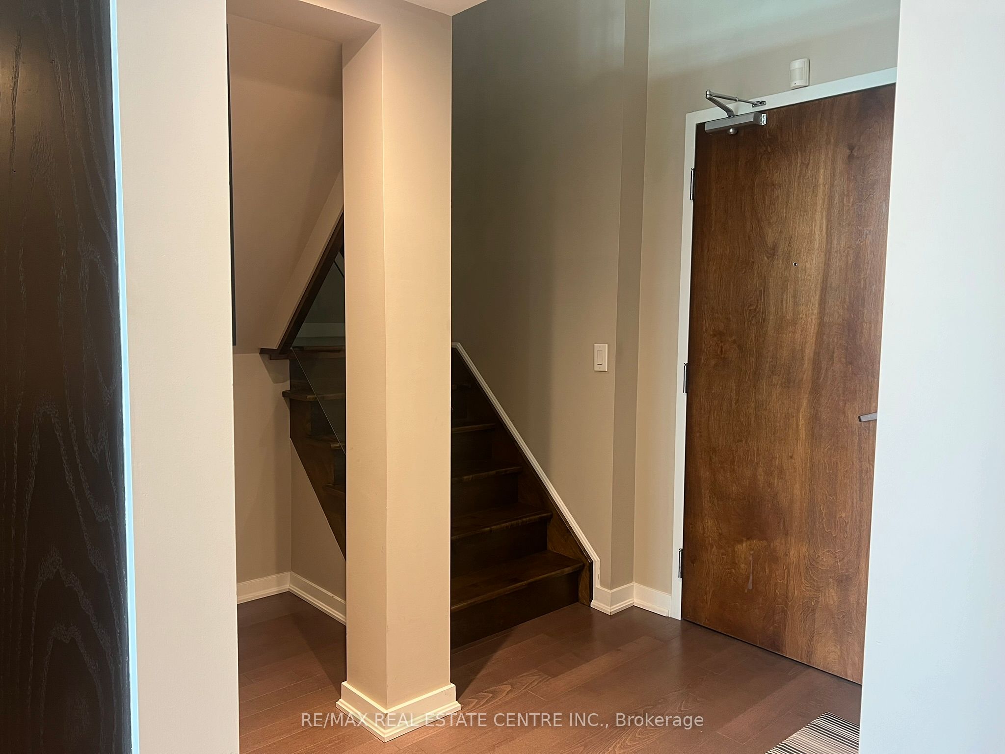 2 Fieldway Road 803, Toronto, ON M8Z 3L2