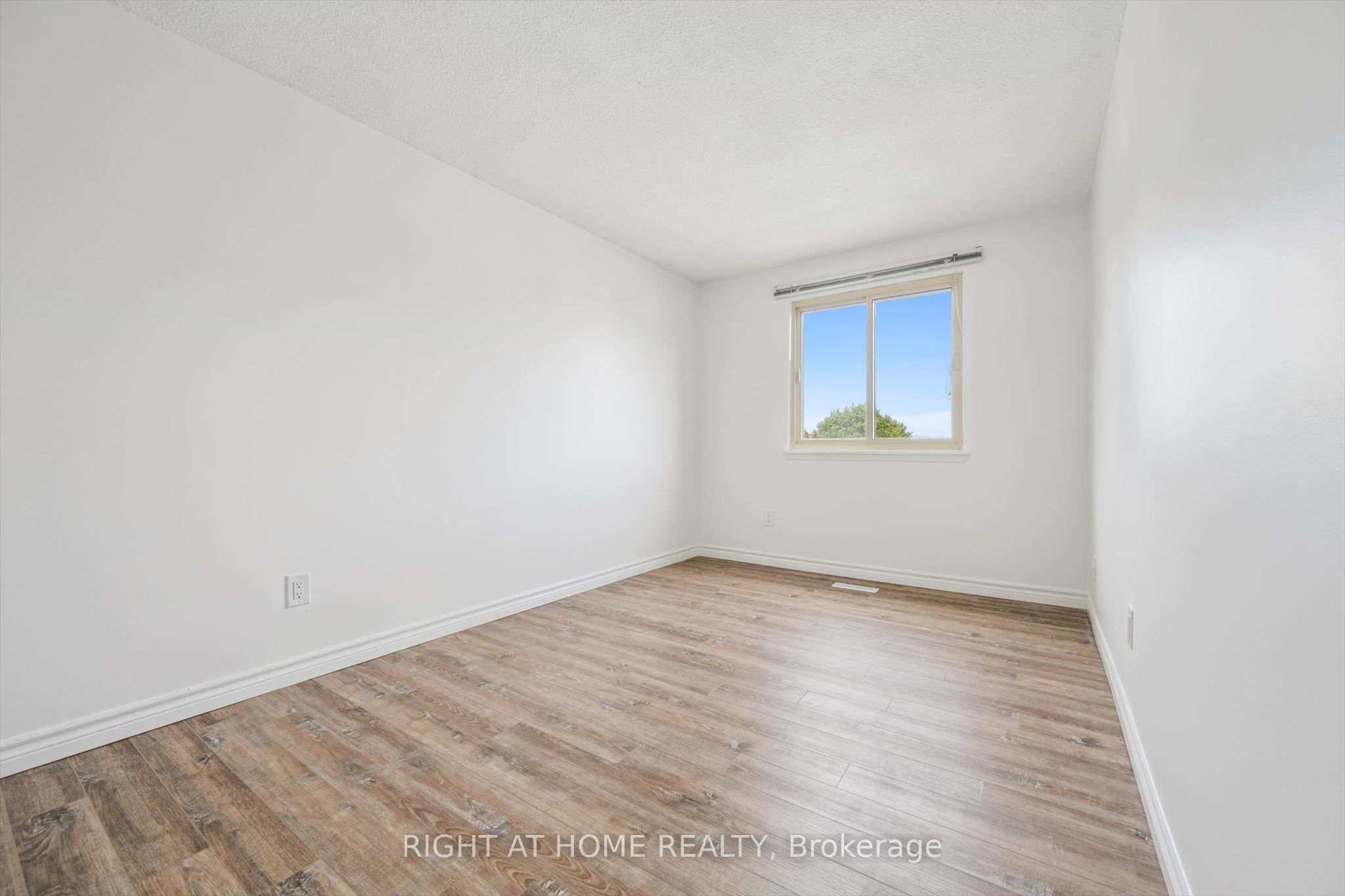2432 Malcolm Crescent, Burlington, ON L7P 3Y4
