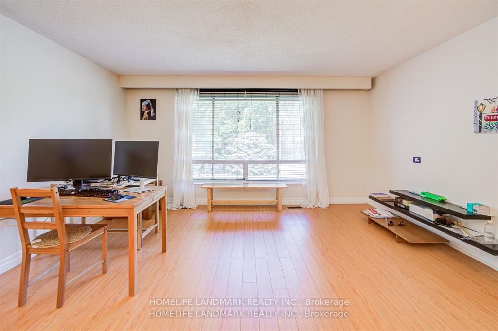 138 Osborne Crescent, Oakville, ON L6H 1G1