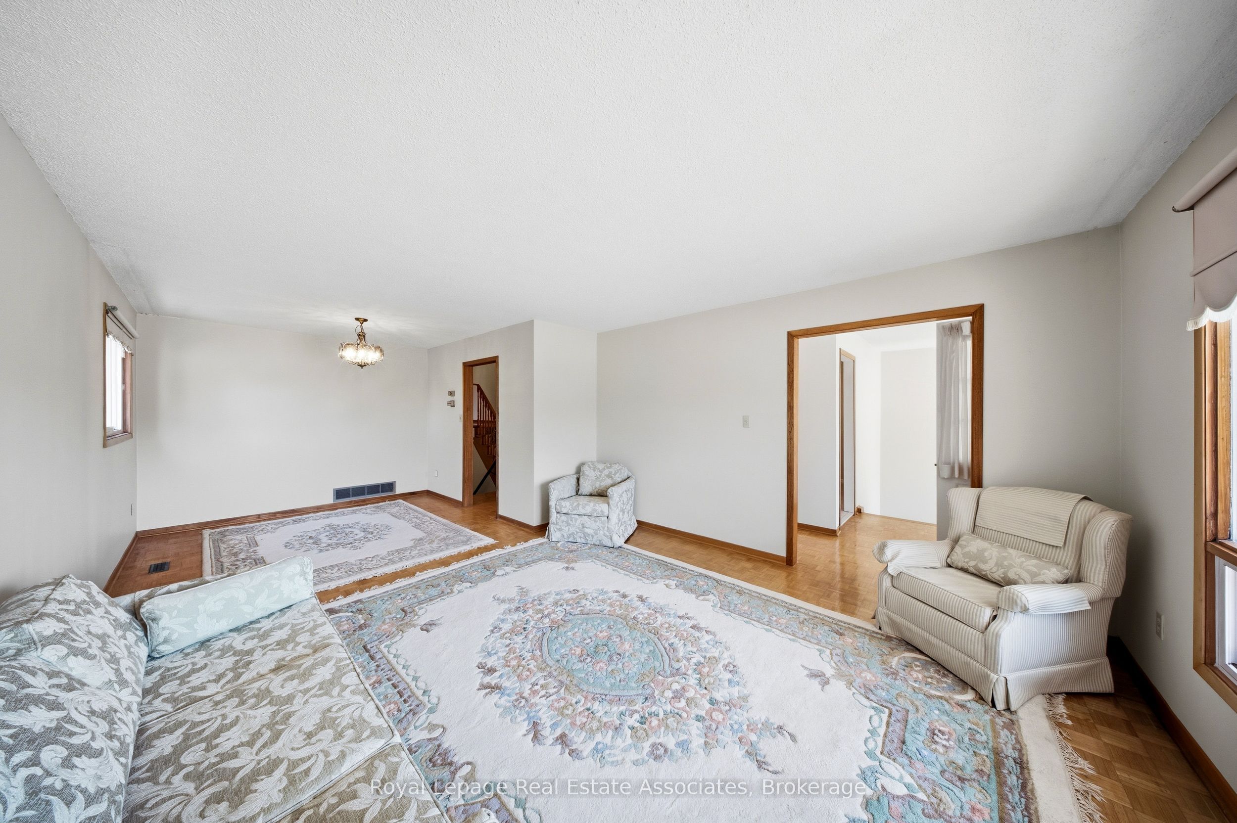 4084 Longo Circle, Mississauga, ON L4T 4C7
