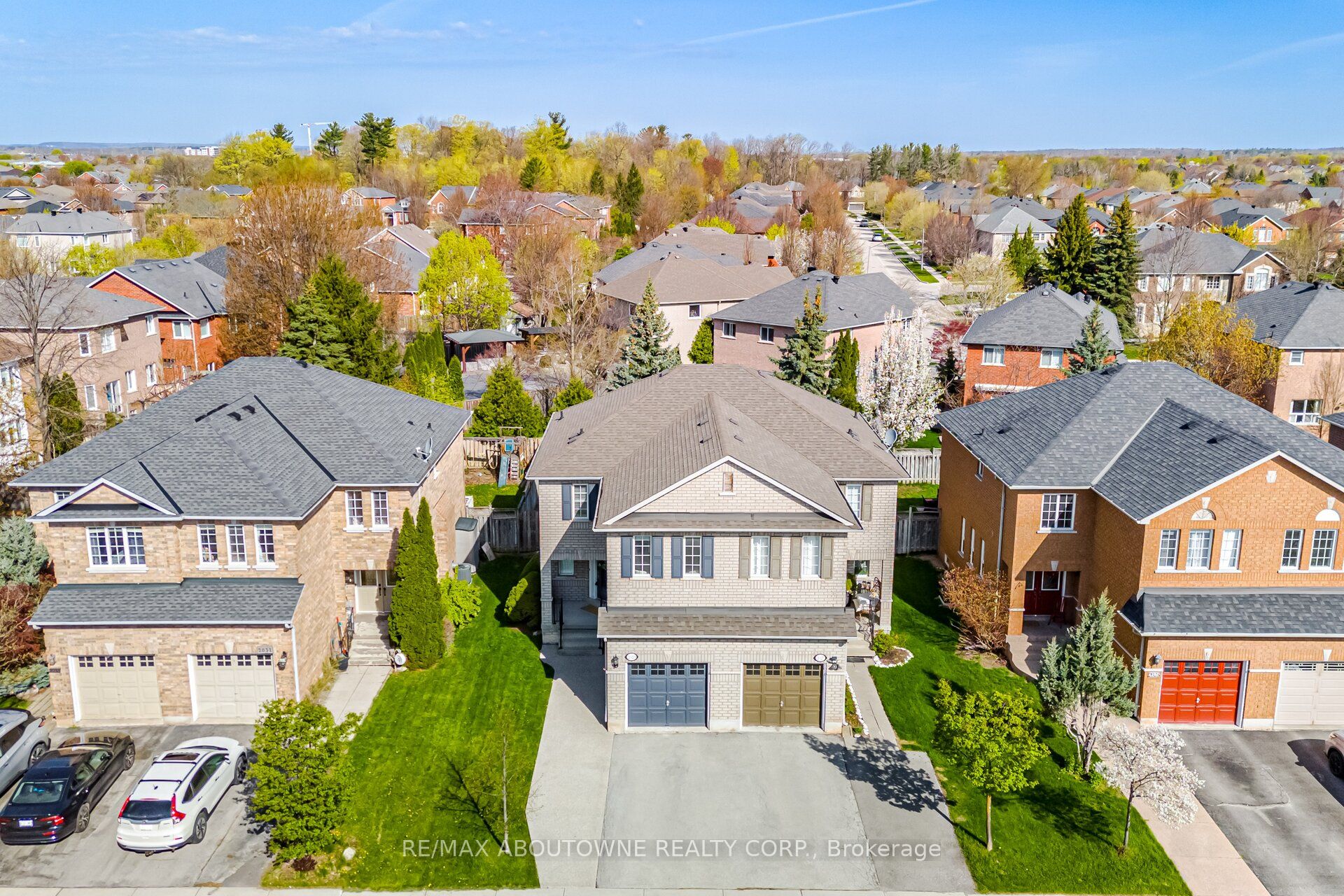 2029 Blue Jay Boulevard, Oakville, ON L6M 3R4