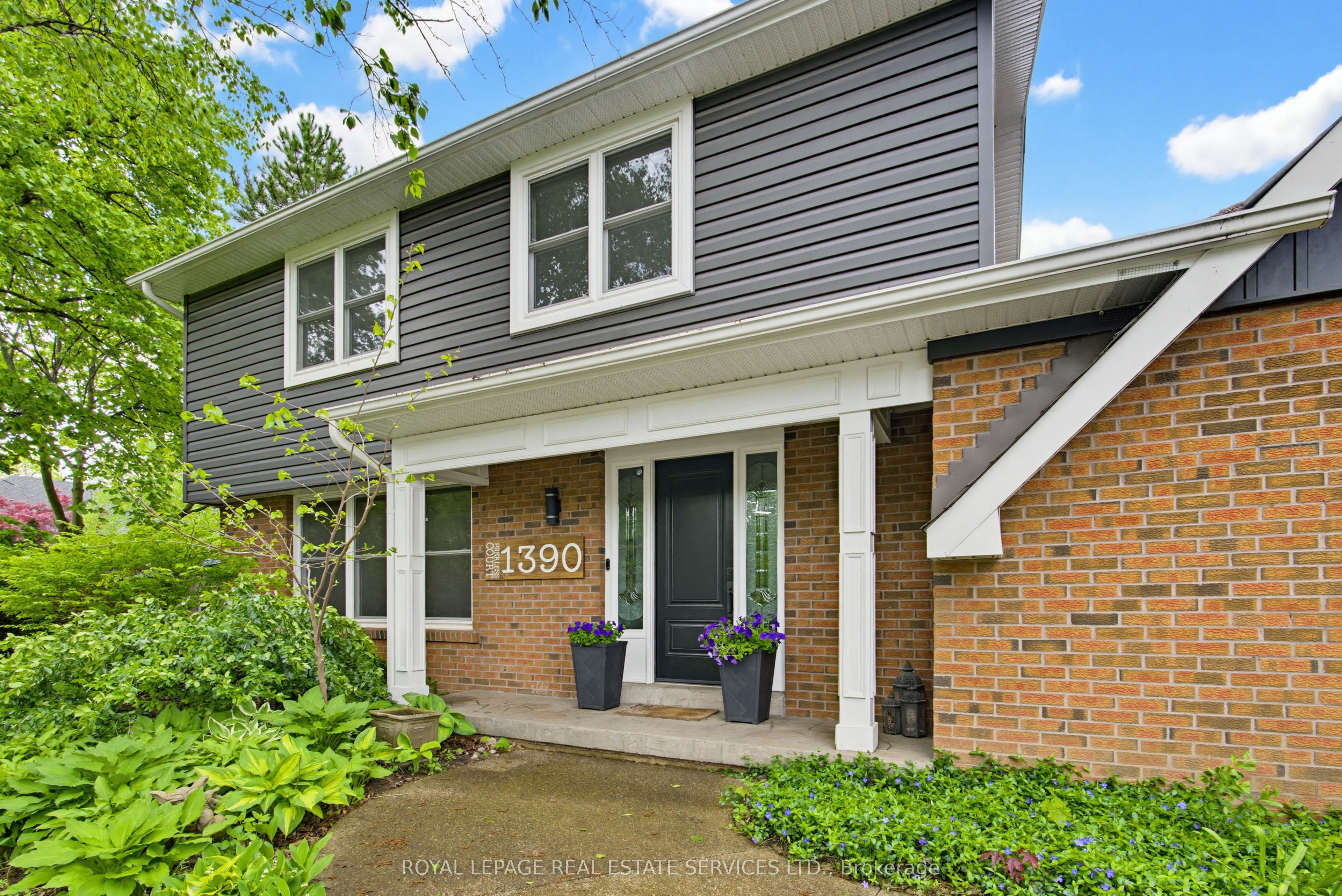 1390 Peerless Court, Oakville, ON L6H 3A4