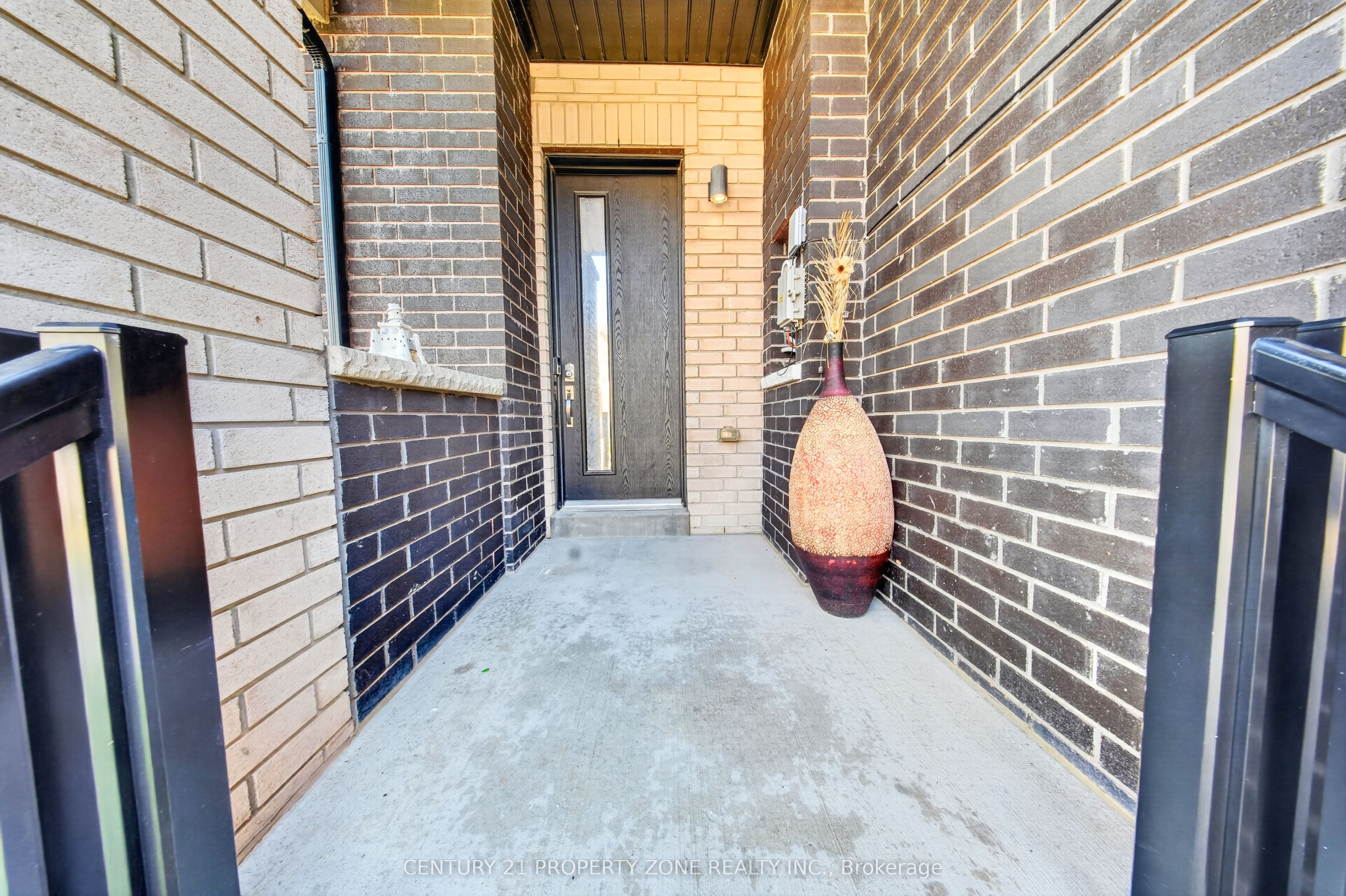 22 Miltary Crescent E, Brampton, ON L7A 4W1