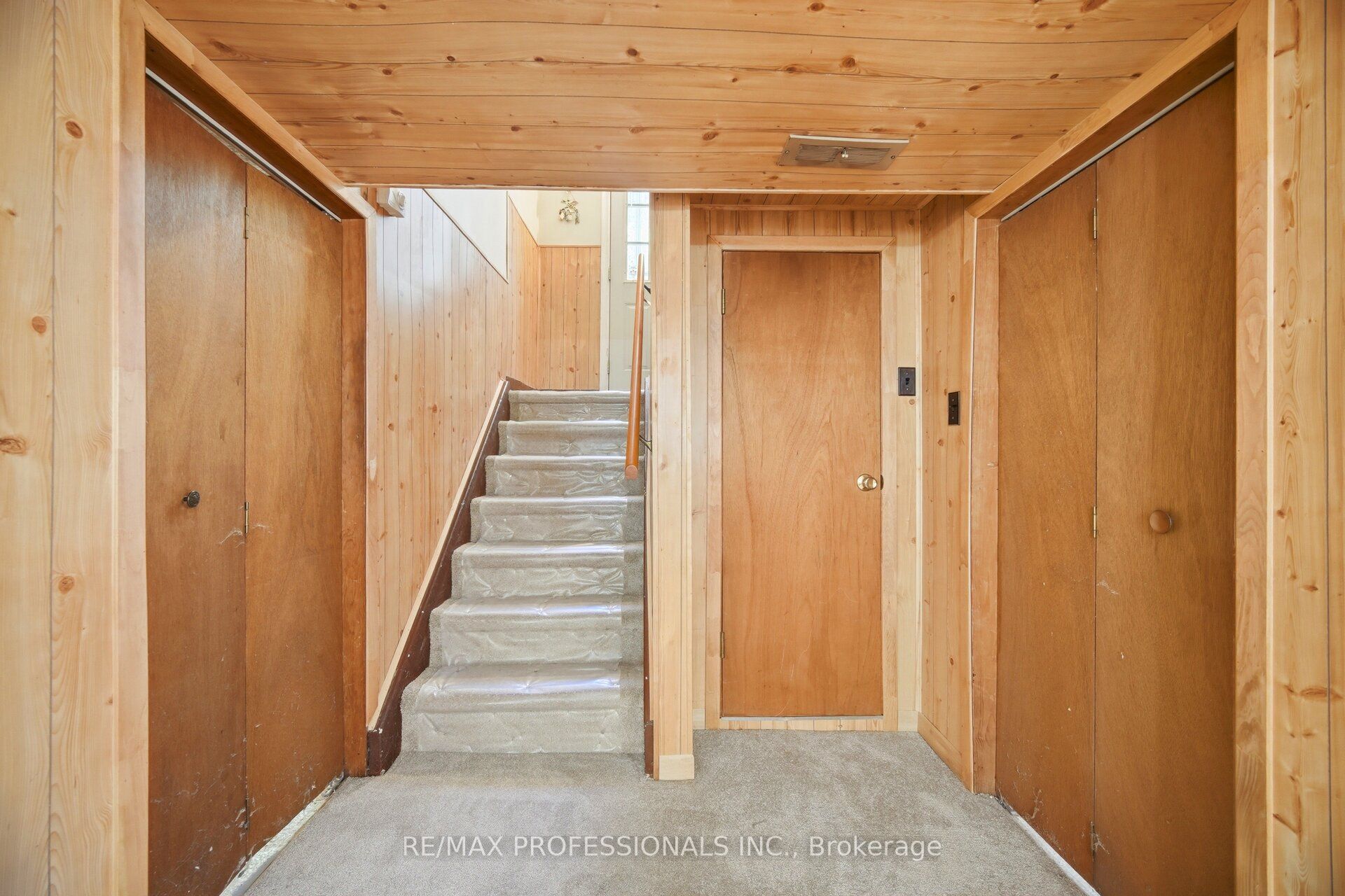29 Westleigh Crescent, Toronto, ON M8W 3Z6
