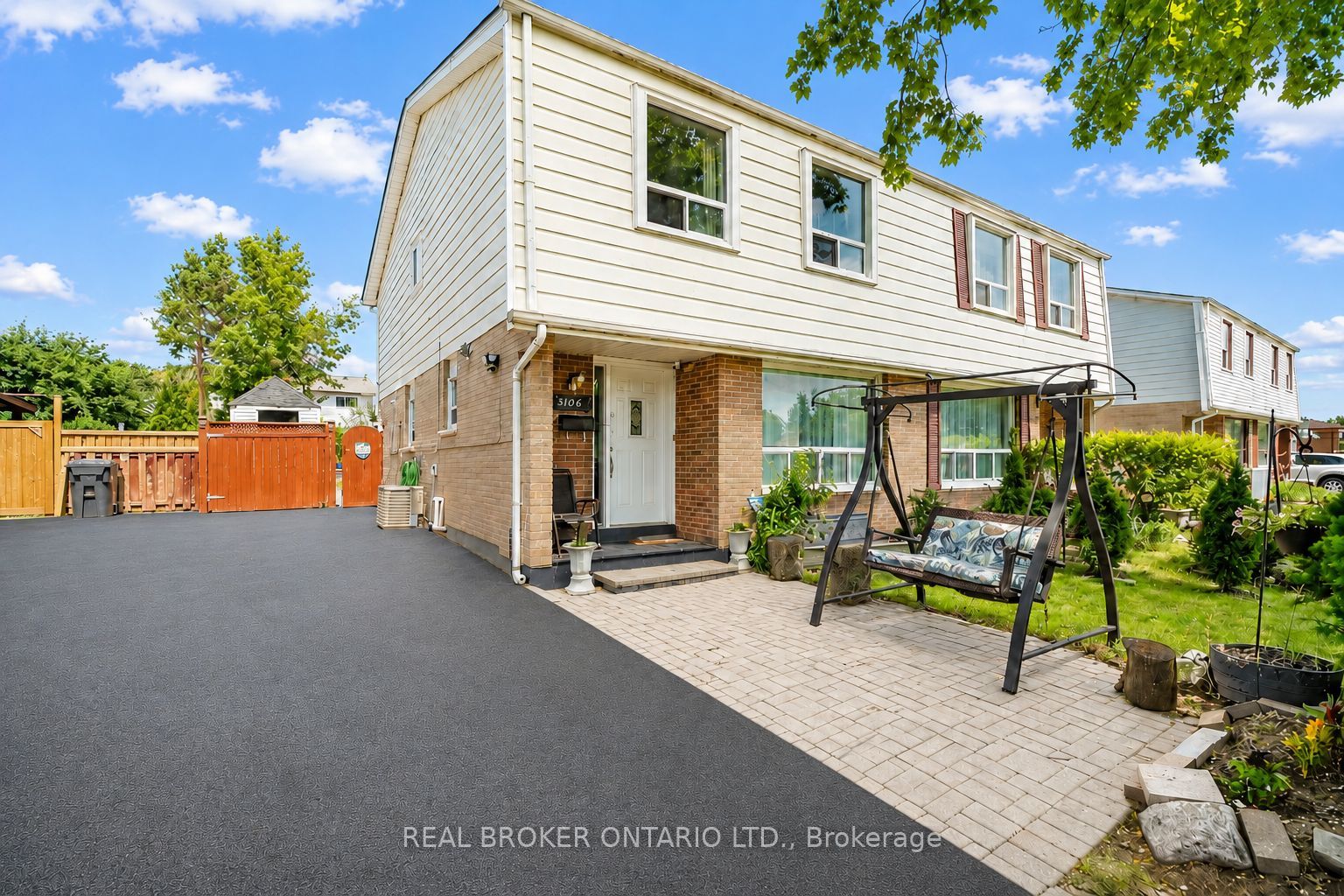 3106 Redbank Crescent, Mississauga, ON L4T 1V1