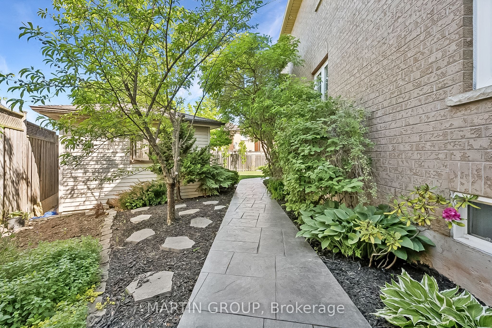 2283 Briargrove Circle, Oakville, ON L6M 5A5