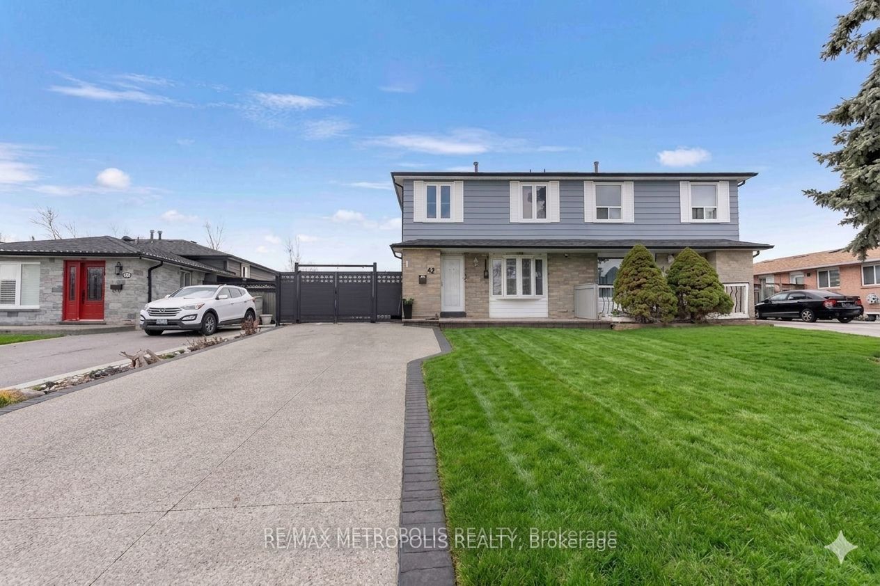 42 Gulliver Crescent, Brampton, ON L6S 1S9