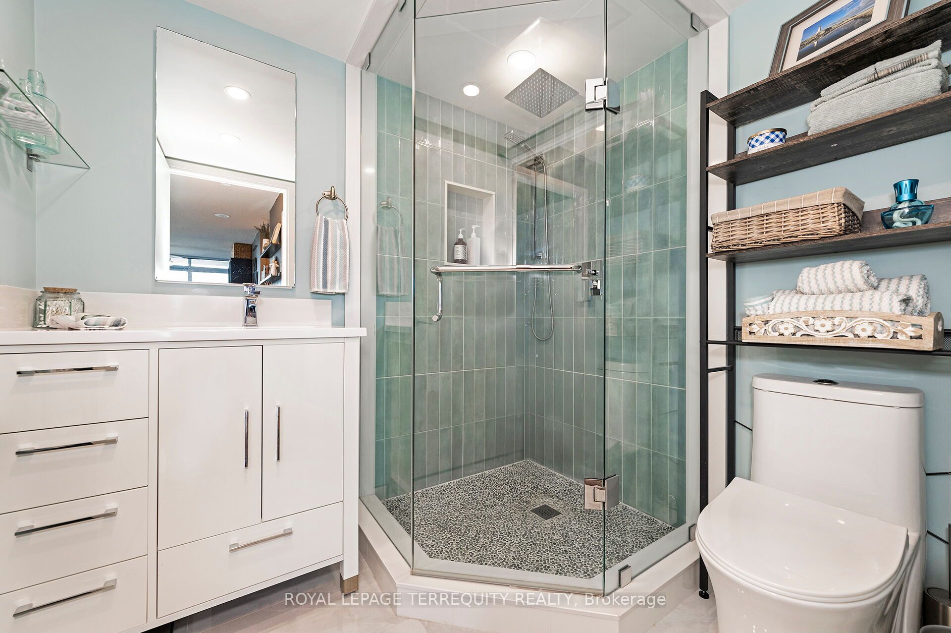 35 Viking Lane 2040, Toronto, ON M9B 0A2