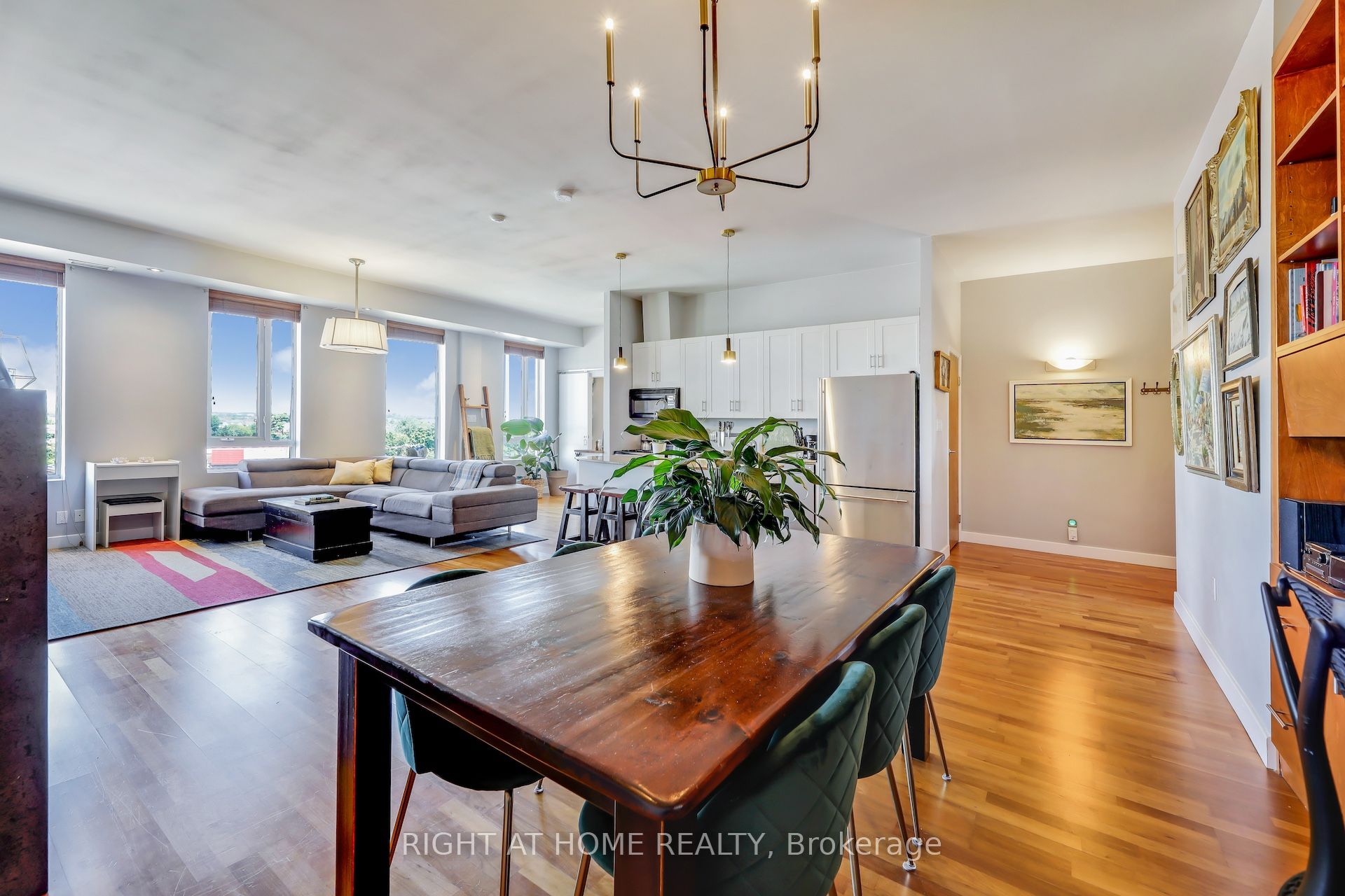 1 St Johns Road 504, Toronto, ON M6P 1T7