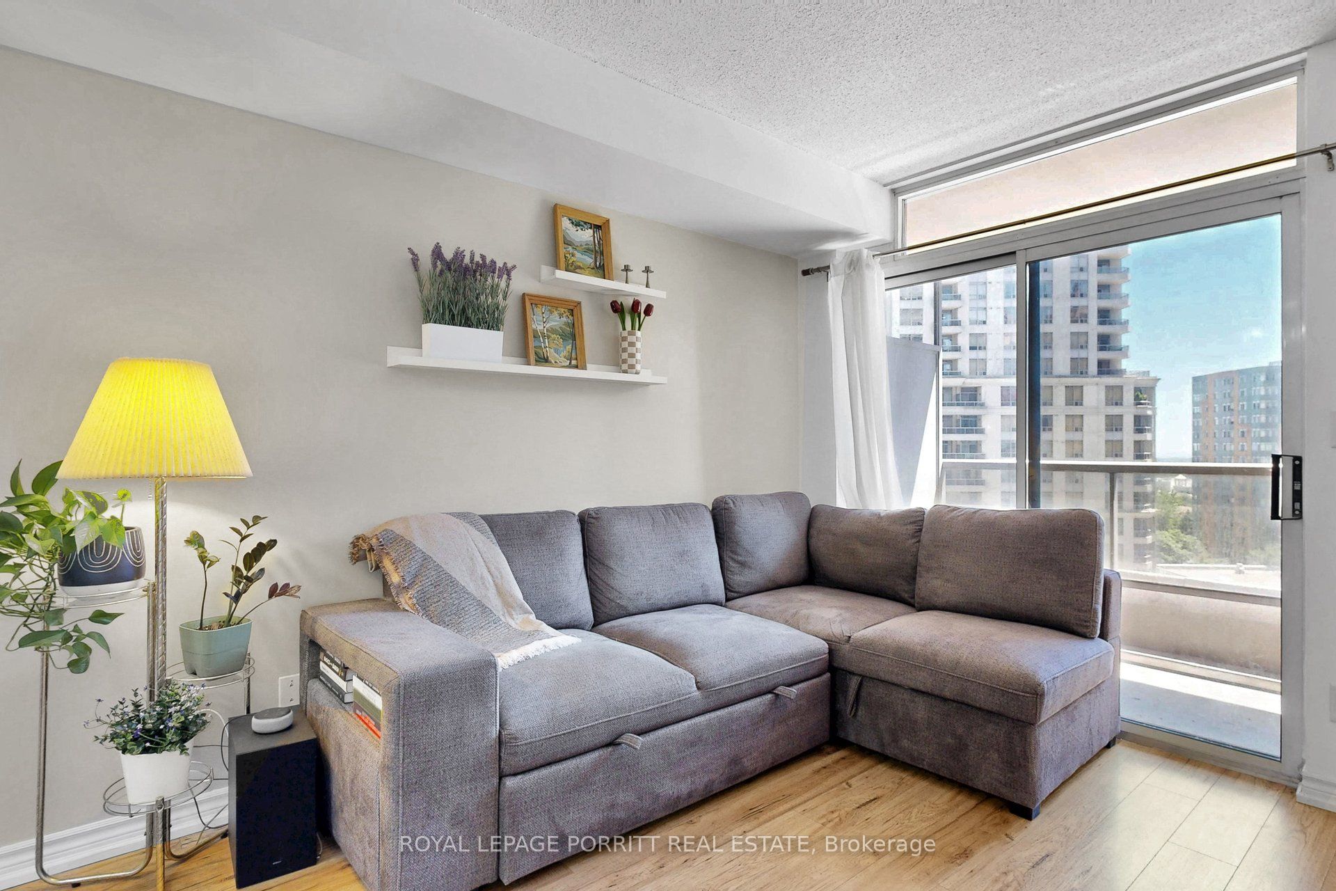 3888 Duke Of York Boulevard 927, Mississauga, ON L5A 4P5