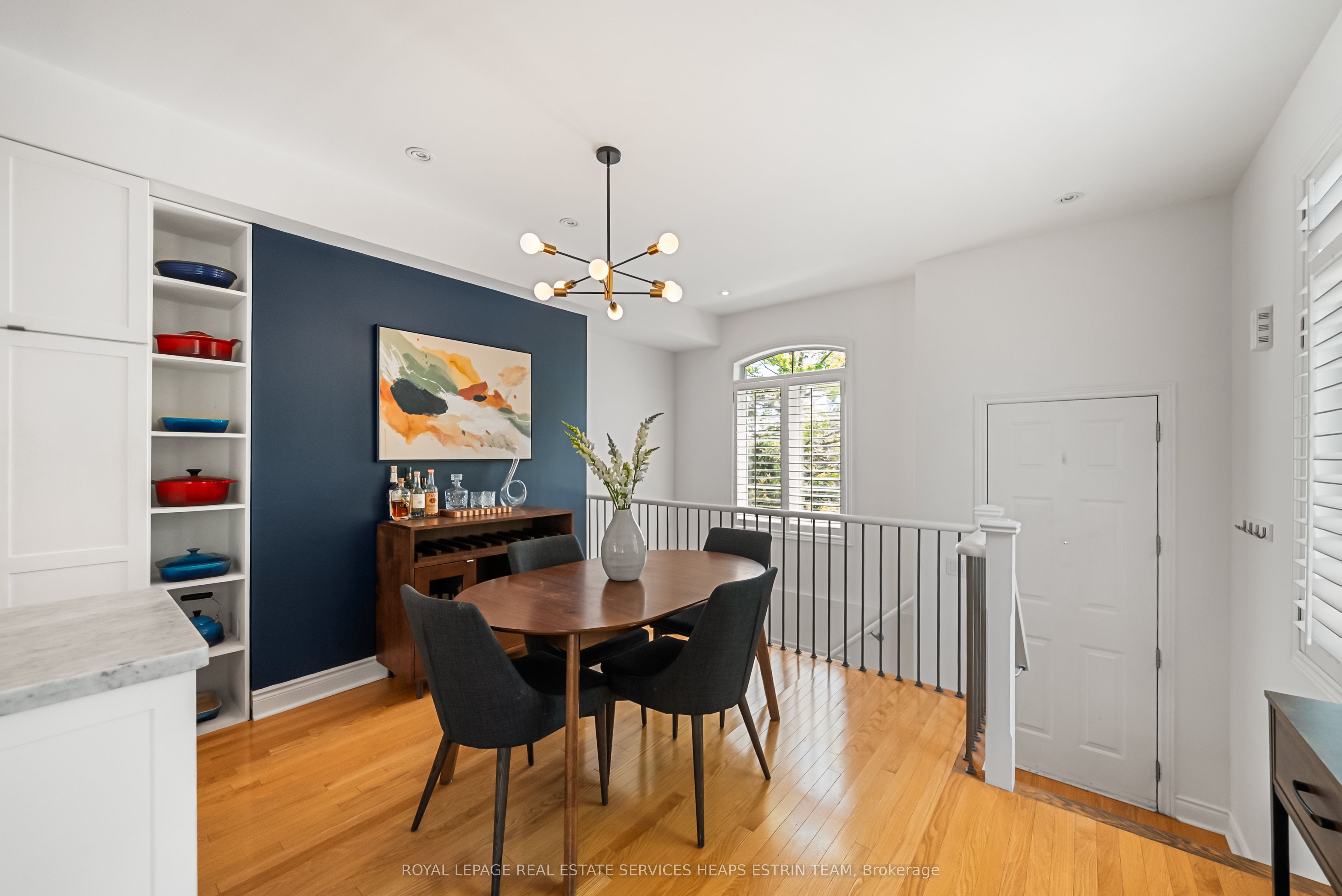 32 Mendota Road, Toronto, ON M8Y 1E8