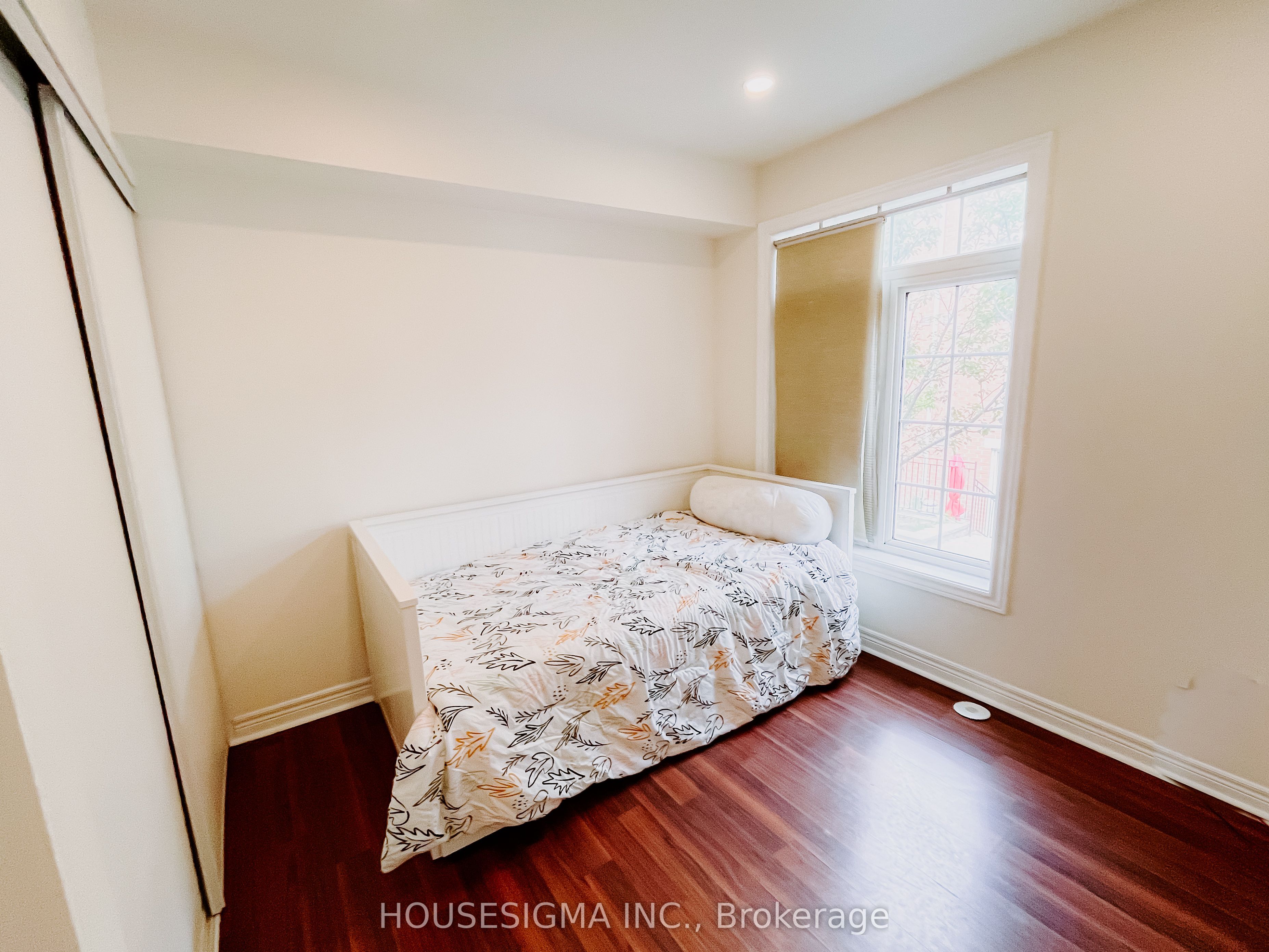870 Jane Street 114, Toronto, ON M6N 4C2